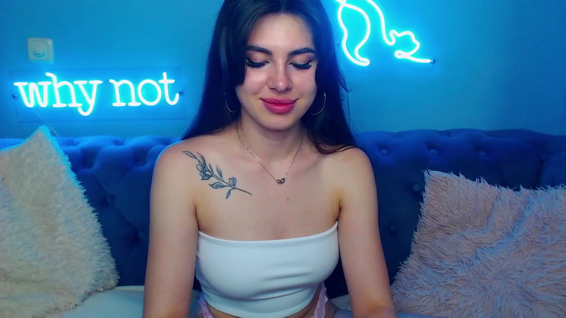 Gallery image thumbnail from ViolinaLove's myfreecams stream on, 06/15/2025, 10:27 image 15 of 20