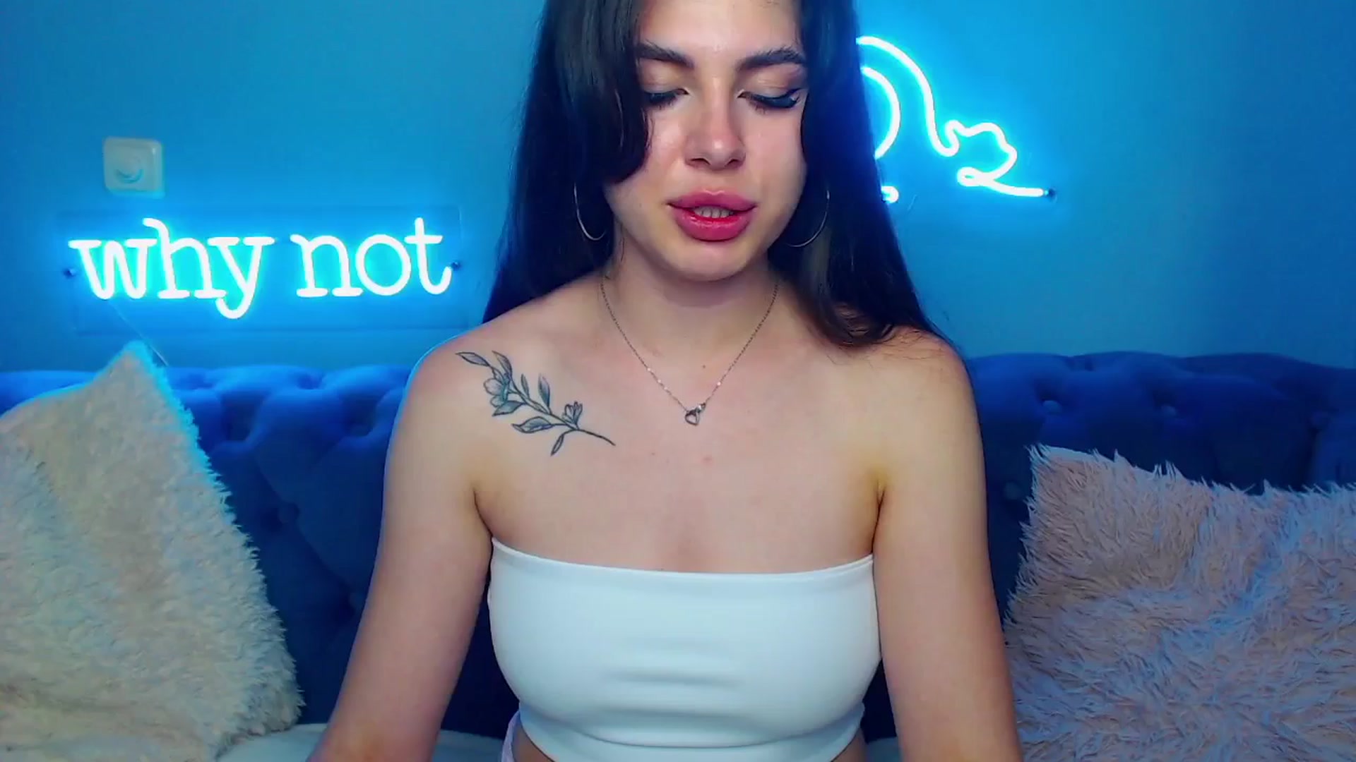 Gallery image thumbnail from ViolinaLove's myfreecams stream on, 06/15/2025, 10:27 image 1 of 20