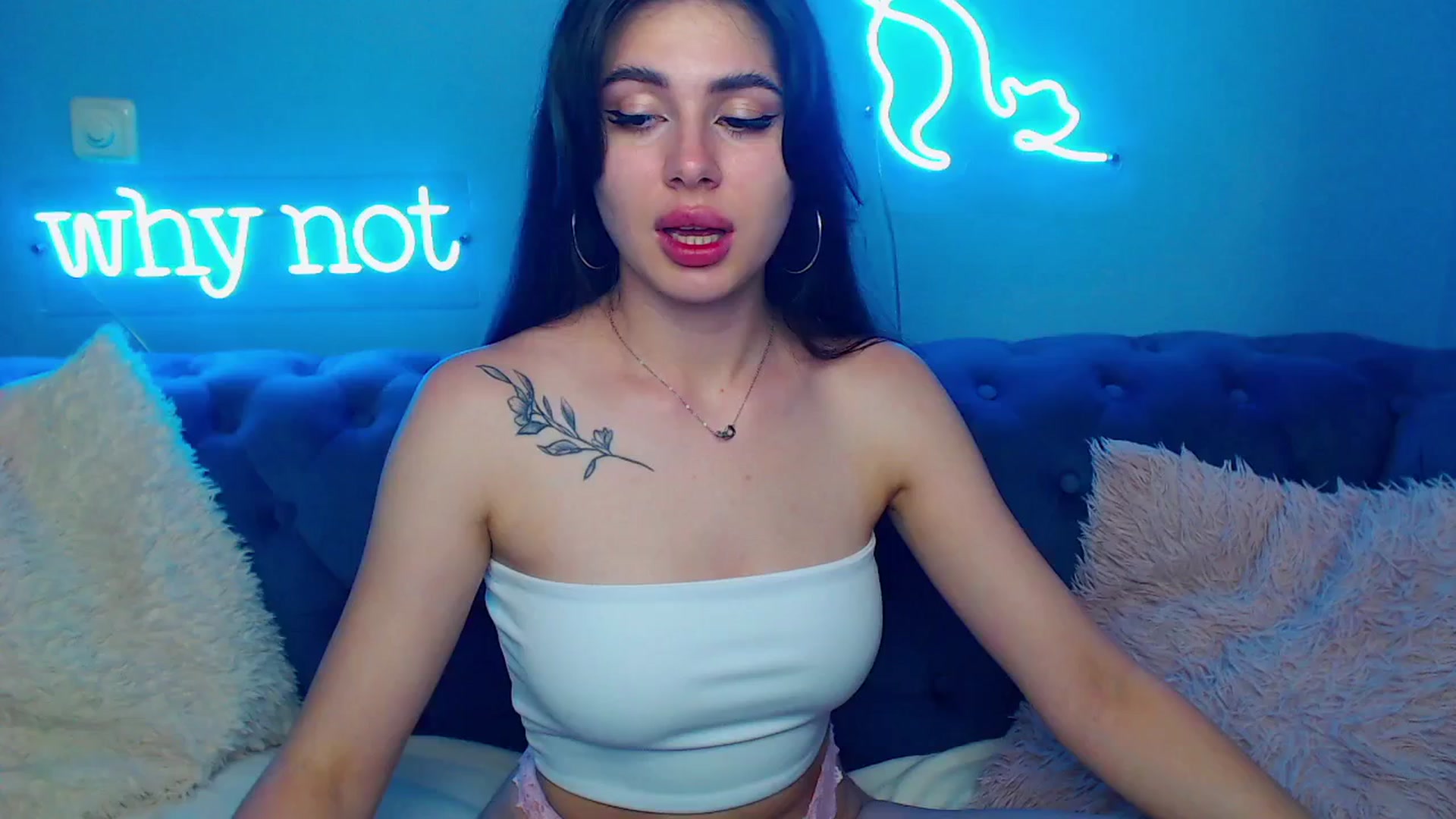 Gallery image thumbnail from ViolinaLove's myfreecams stream on, 06/15/2025, 10:27 image 14 of 20