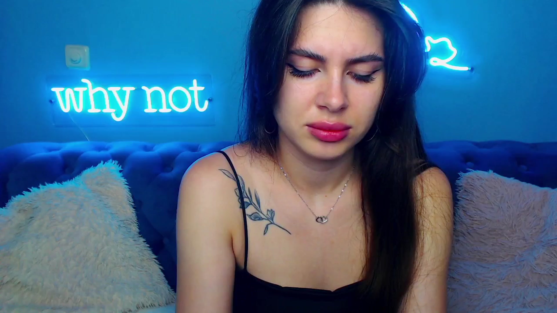 Gallery image thumbnail from ViolinaLove's myfreecams stream on, 06/29/2025, 10:59 image 6 of 20