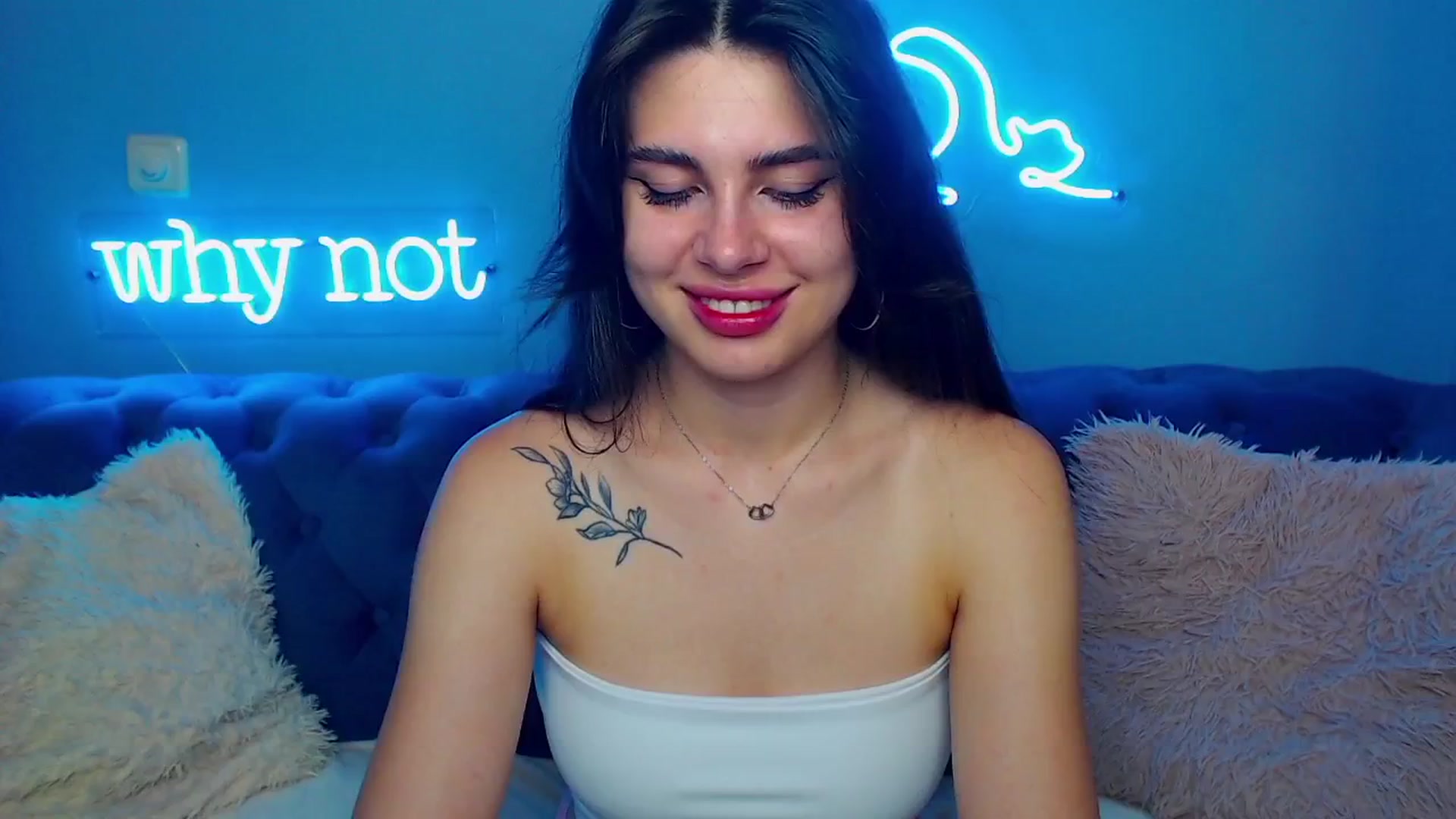 Gallery image thumbnail from ViolinaLove's myfreecams stream on, 07/06/2025, 11:13 image 6 of 20