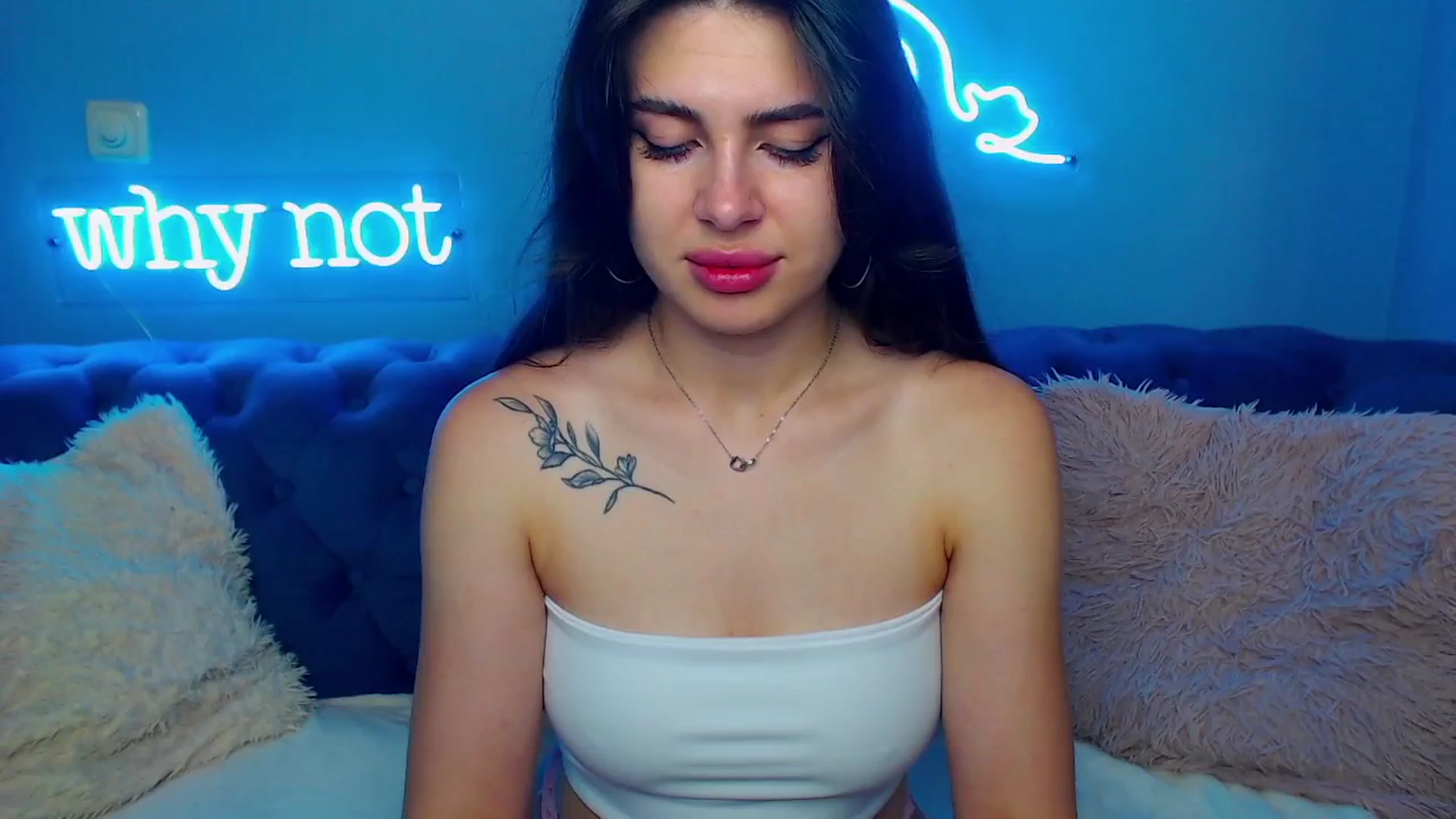 Gallery image thumbnail from ViolinaLove's myfreecams stream on, 07/06/2025, 11:13 image 3 of 20