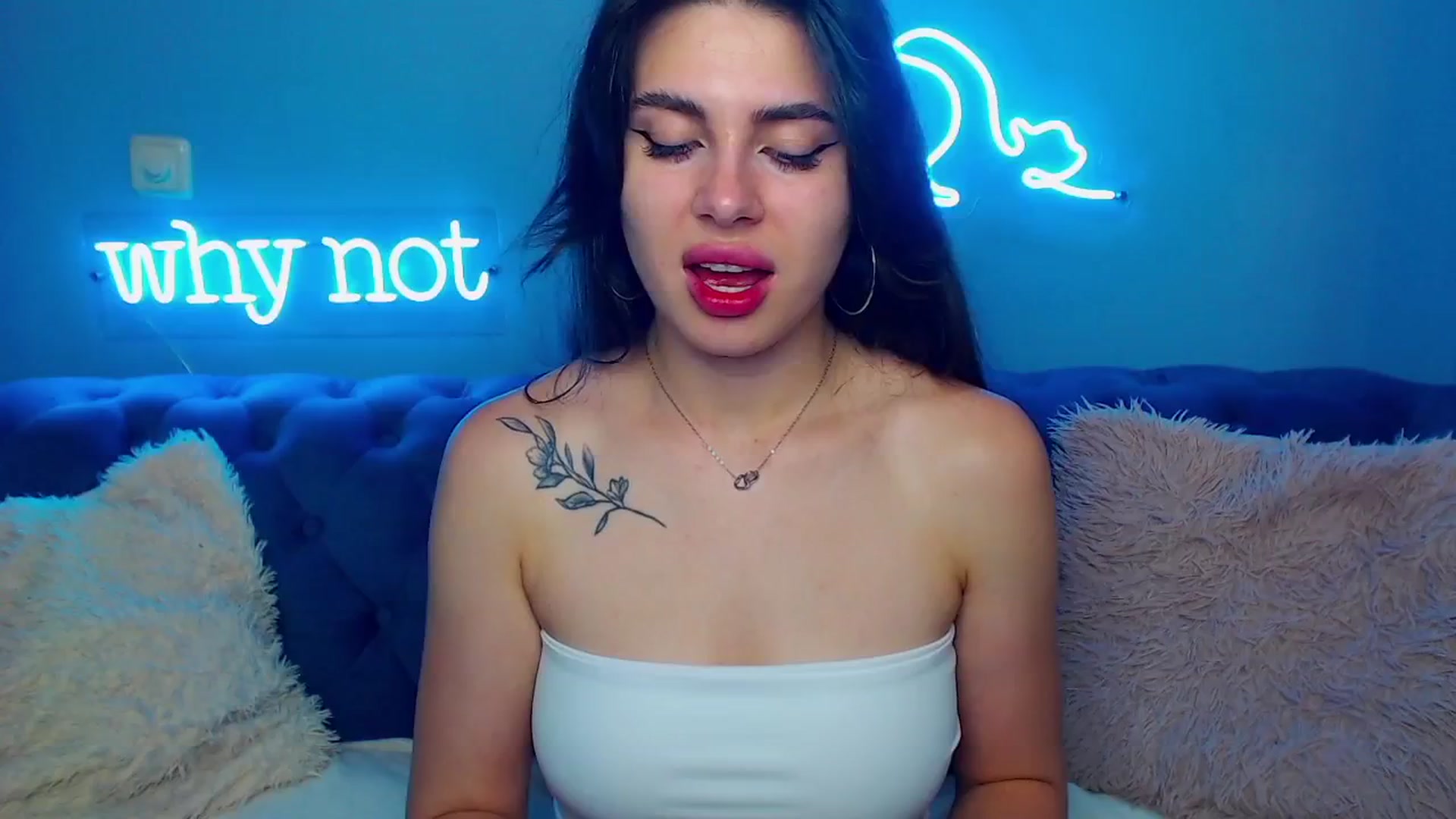 Gallery image thumbnail from ViolinaLove's myfreecams stream on, 07/06/2025, 11:13 image 7 of 20