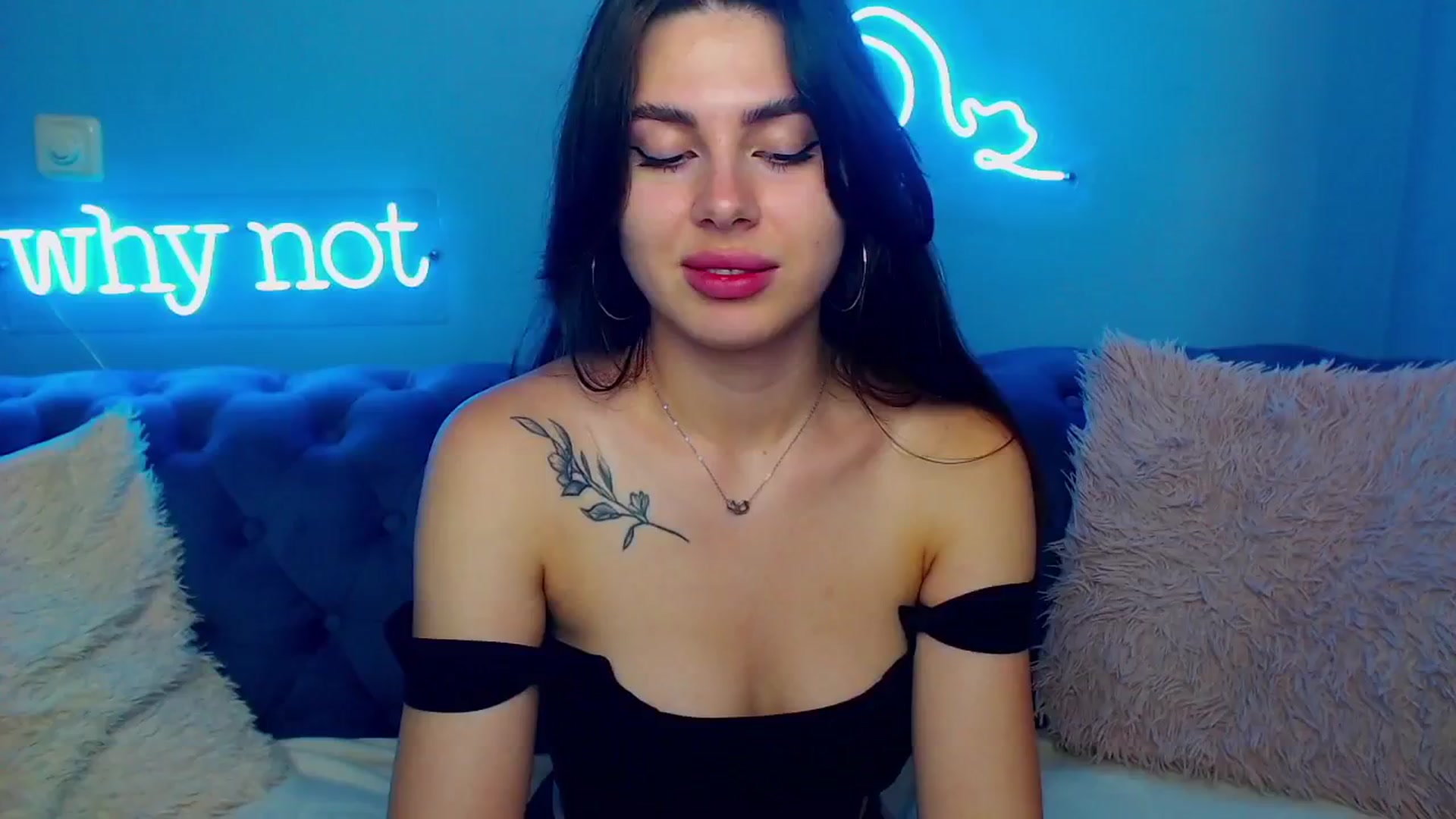 Gallery image thumbnail from ViolinaLove's myfreecams stream on, 07/13/2025, 10:54 image 13 of 20