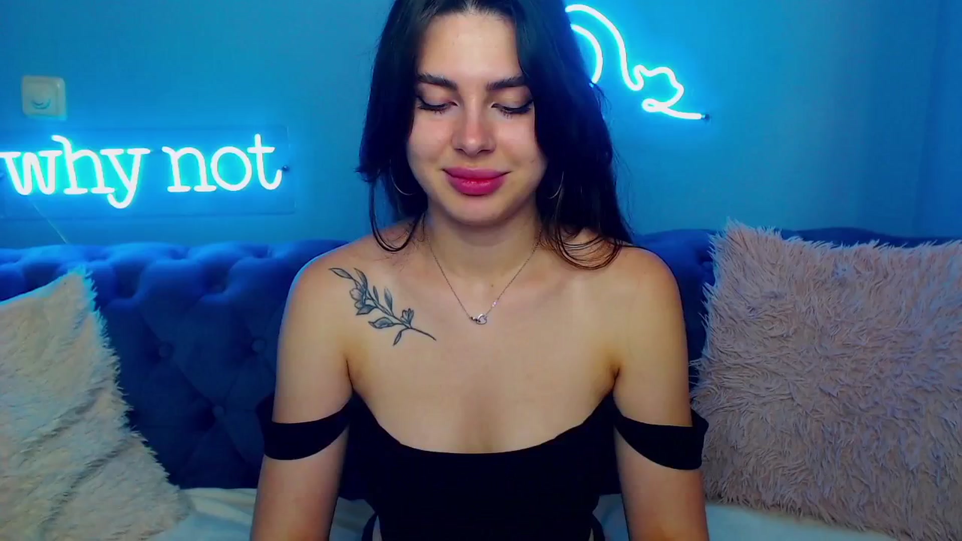 Gallery image thumbnail from ViolinaLove's myfreecams stream on, 07/13/2025, 10:54 image 17 of 20