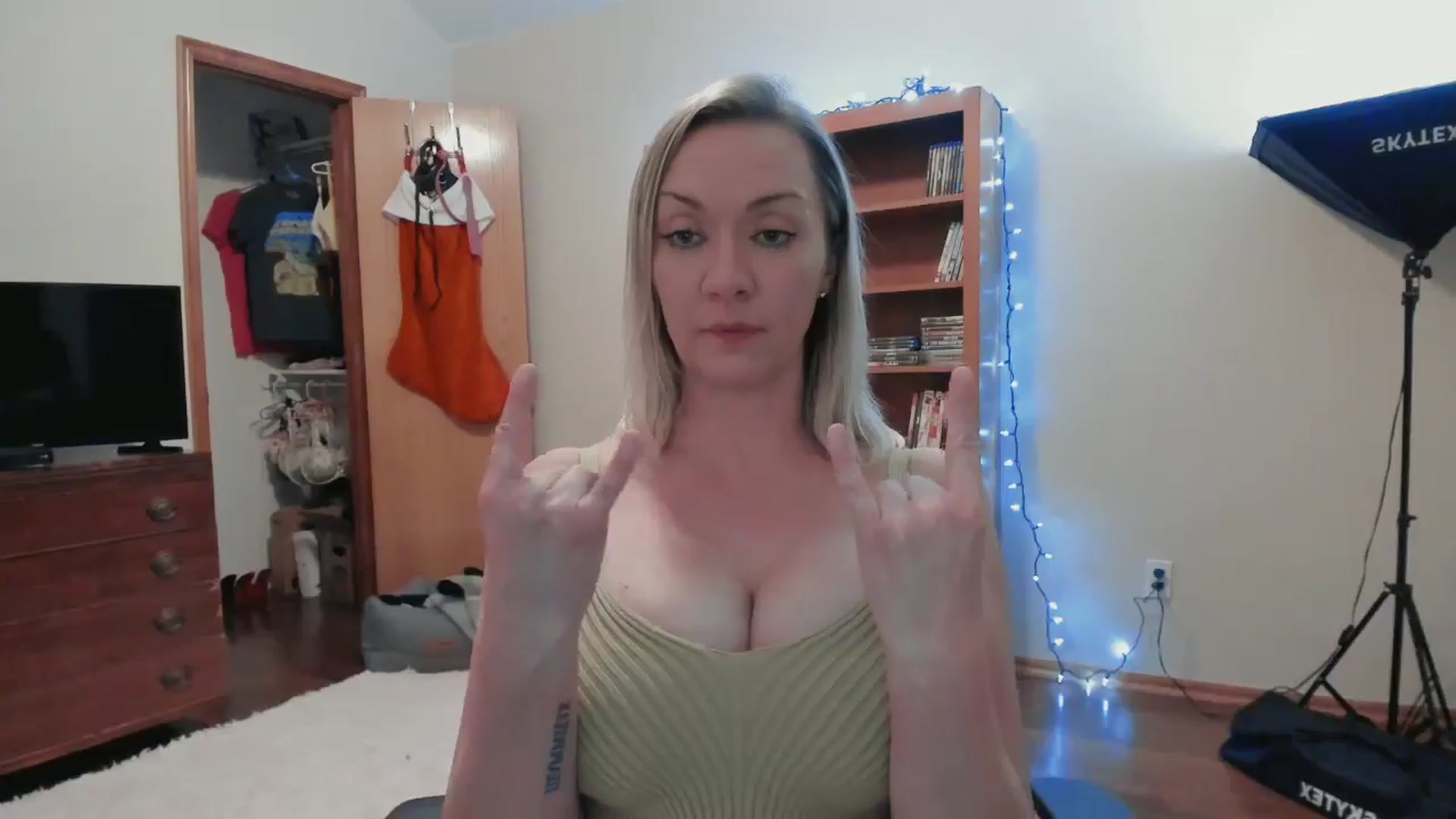 Gallery image thumbnail from VitaminD_XXX's myfreecams stream on, 12/31/2024, 14:20 image 15 of 20