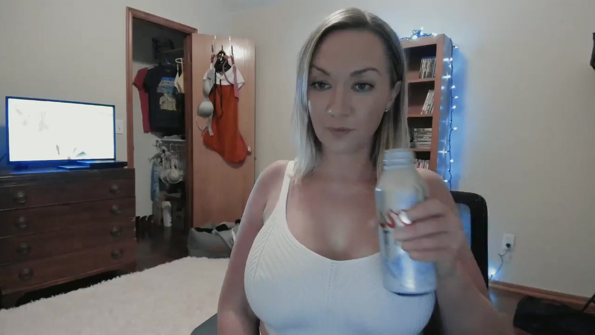 Gallery image thumbnail from VitaminD_XXX's myfreecams stream on, 01/07/2025, 13:23 image 7 of 20