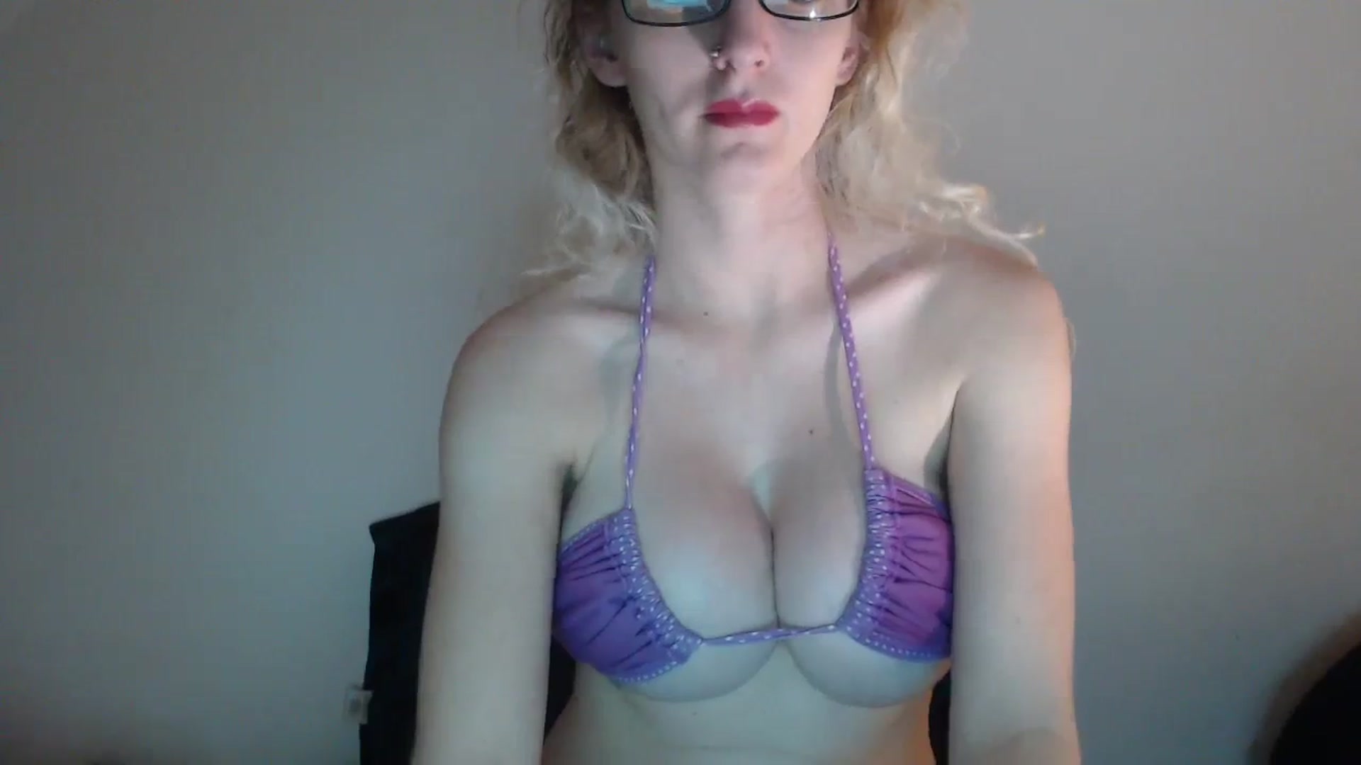Gallery image thumbnail from Vitanibaby1's myfreecams stream on, 01/01/2024, 01:38 image 11 of 20