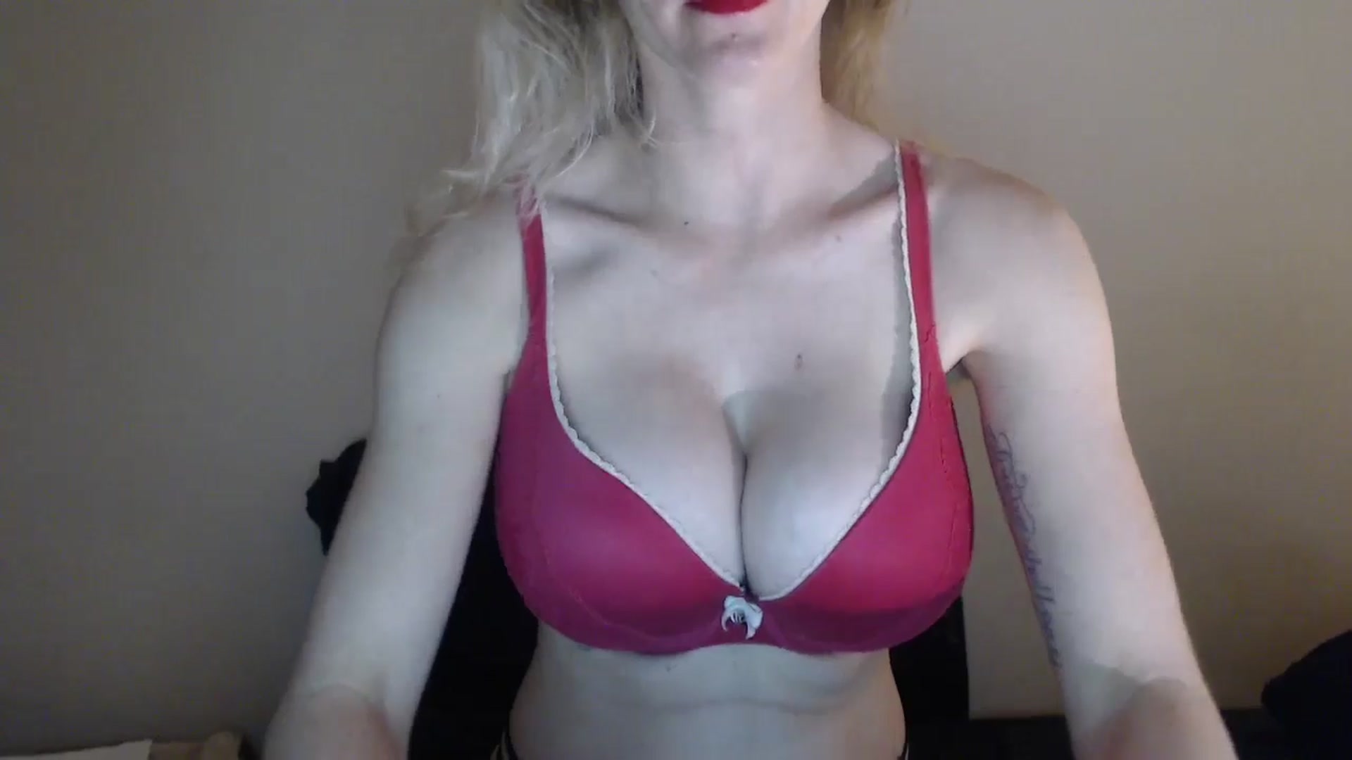 Gallery image thumbnail from Vitanibaby1's myfreecams stream on, 04/26/2024, 18:43 image 19 of 20