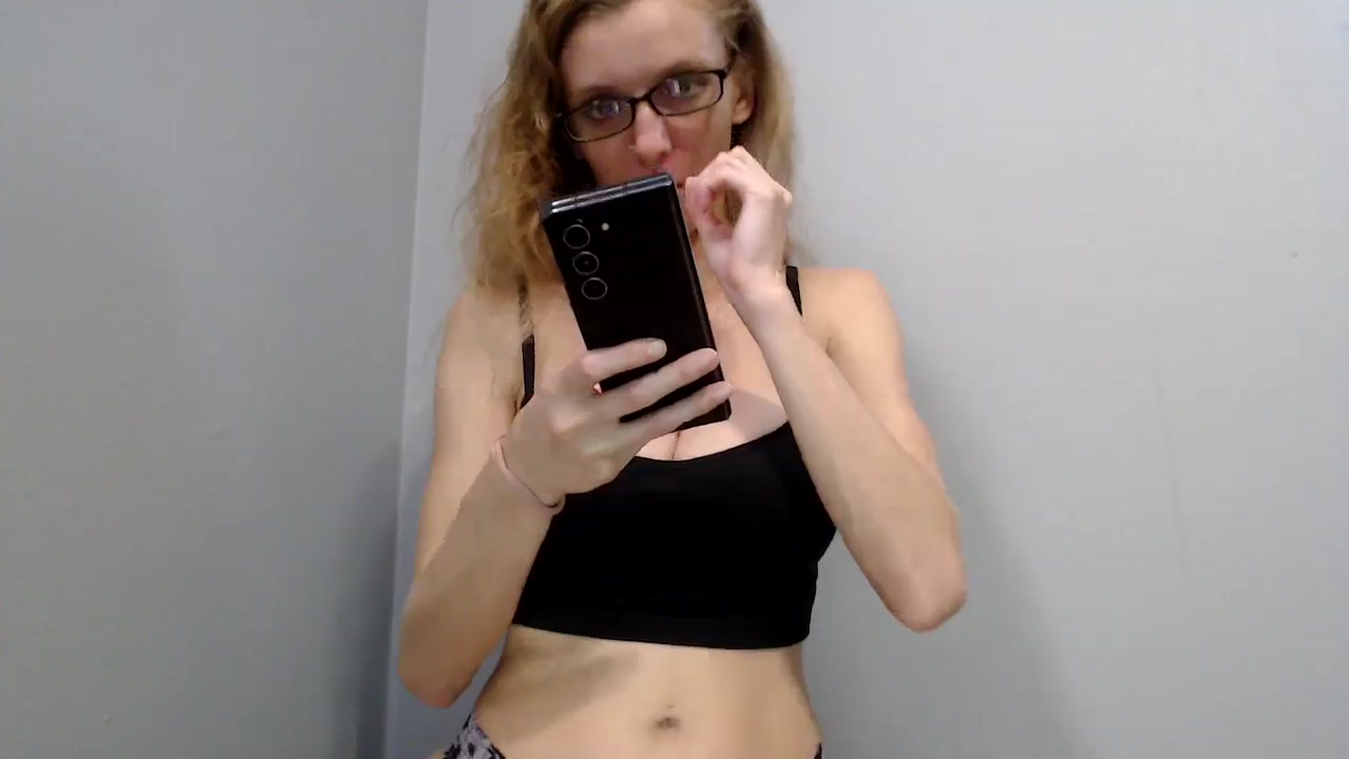 Gallery image thumbnail from Vitanibaby1's myfreecams stream on, 05/27/2025, 19:10 image 6 of 20