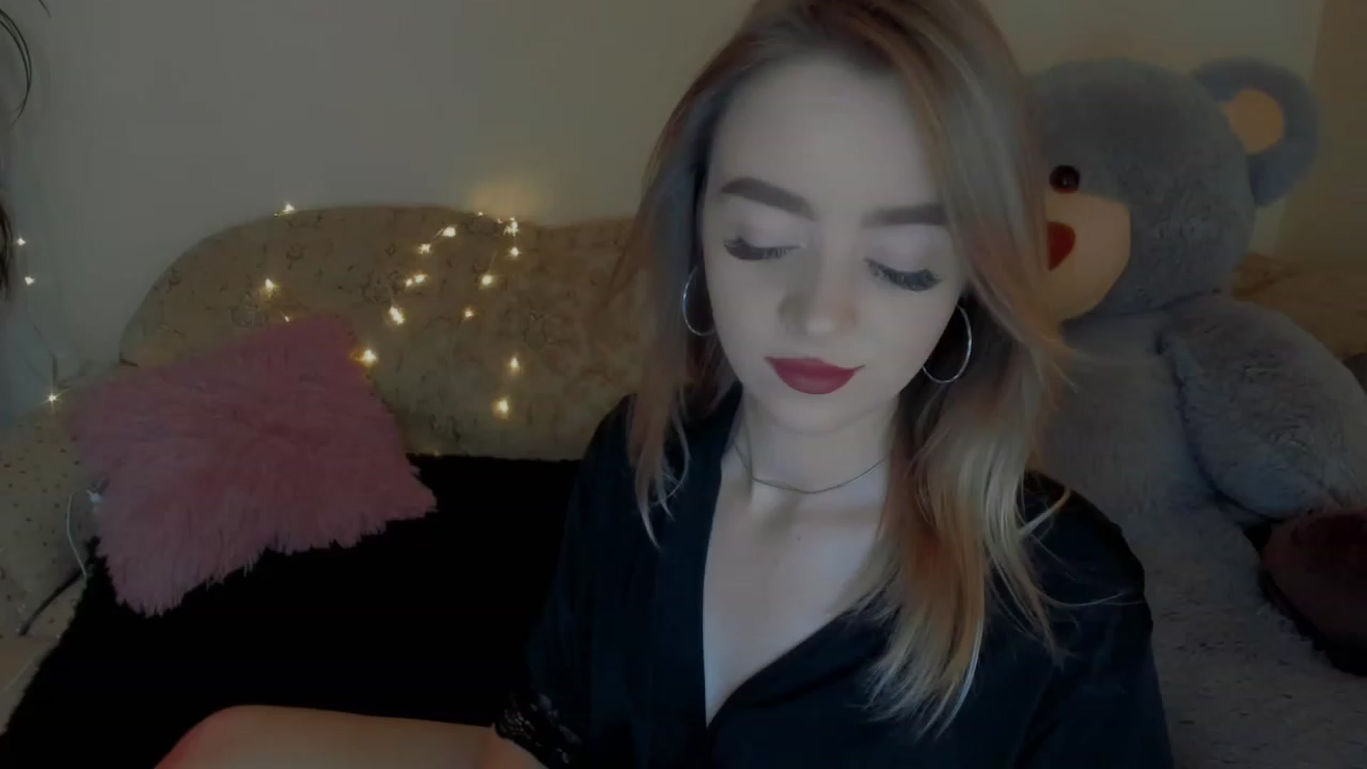 Gallery image thumbnail from VitoriaKlaim's myfreecams stream on, 12/07/2022, 11:46 image 3 of 20