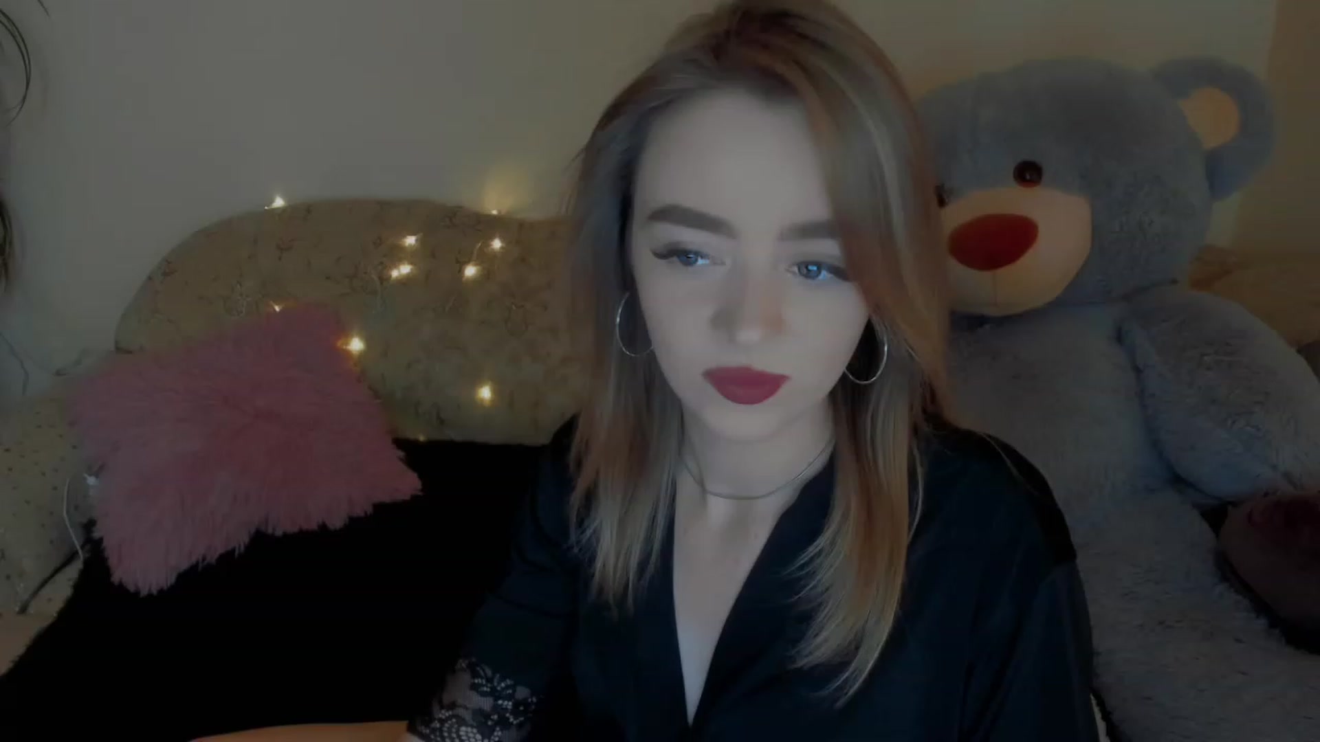 Gallery image thumbnail from VitoriaKlaim's myfreecams stream on, 12/07/2022, 11:46 image 9 of 20