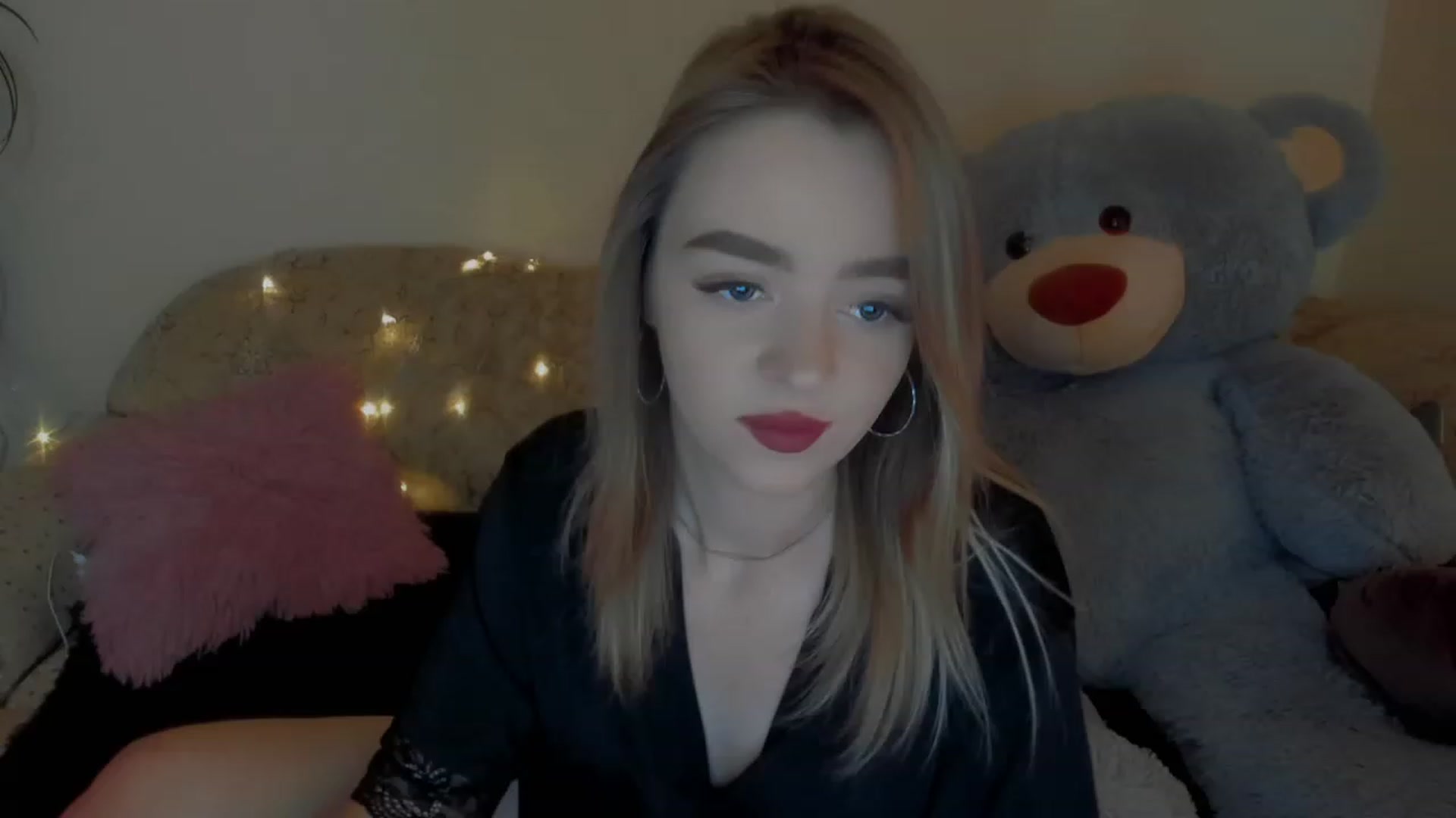 Gallery image thumbnail from VitoriaKlaim's myfreecams stream on, 12/07/2022, 11:46 image 14 of 20