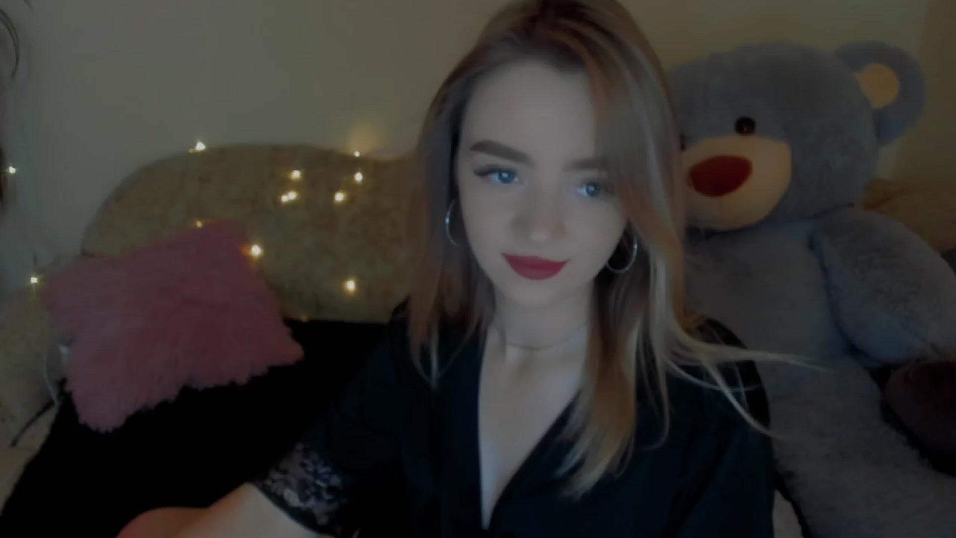 Gallery image thumbnail from VitoriaKlaim's myfreecams stream on, 12/07/2022, 11:46 image 6 of 20