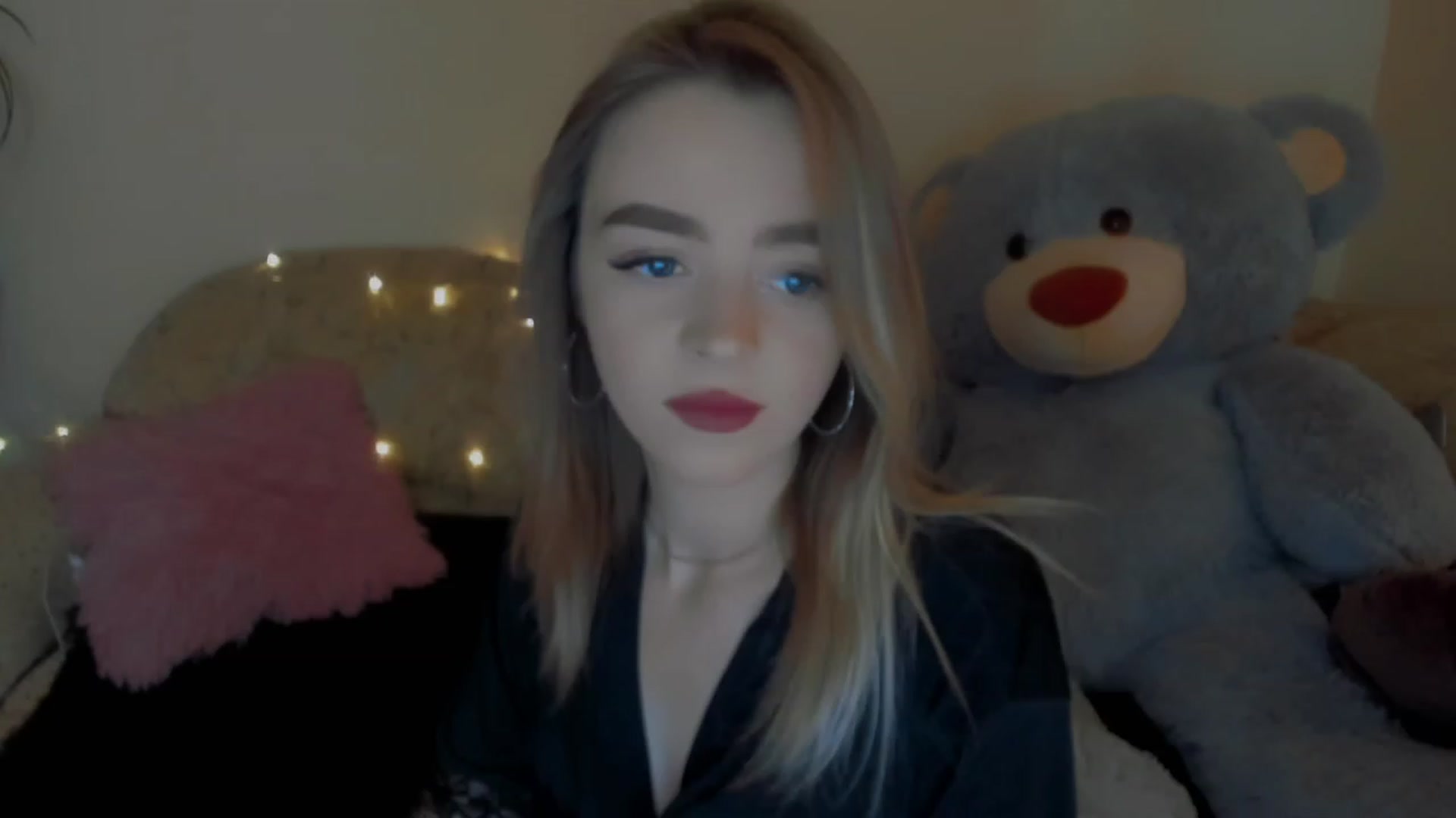 Gallery image thumbnail from VitoriaKlaim's myfreecams stream on, 12/07/2022, 11:46 image 15 of 20