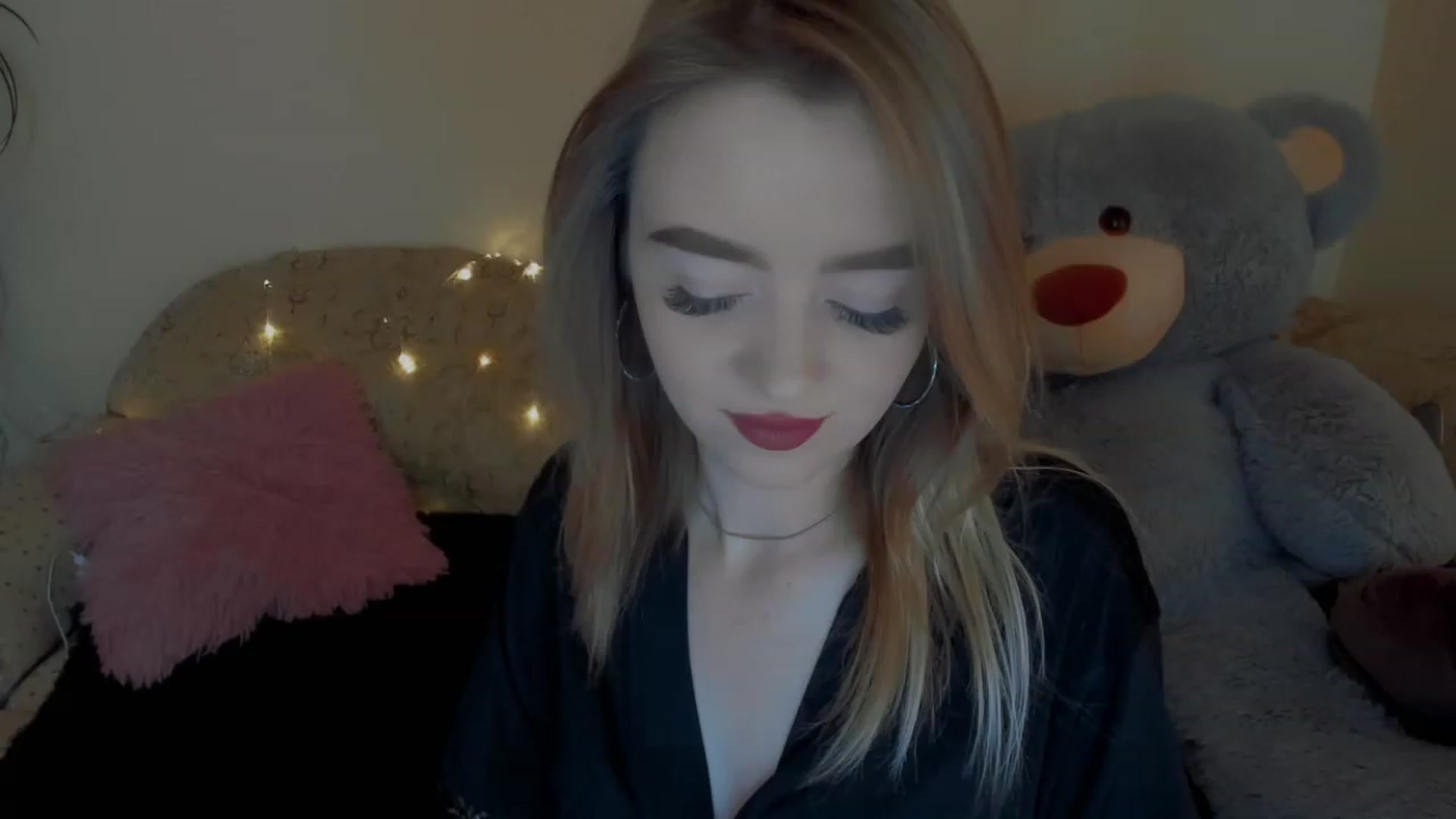 Gallery image thumbnail from VitoriaKlaim's myfreecams stream on, 12/07/2022, 11:46 image 17 of 20