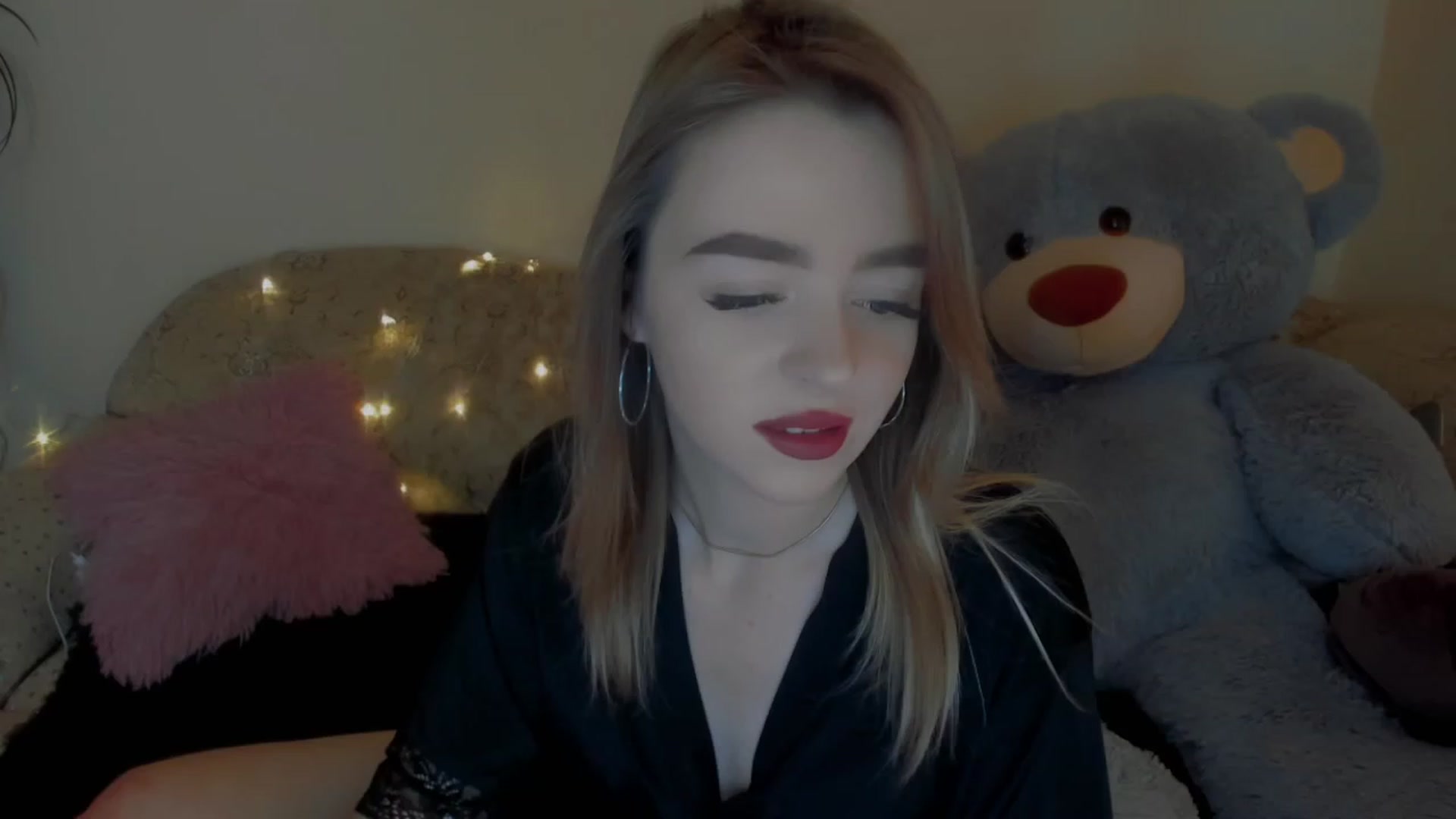 Gallery image thumbnail from VitoriaKlaim's myfreecams stream on, 12/07/2022, 11:46 image 11 of 20