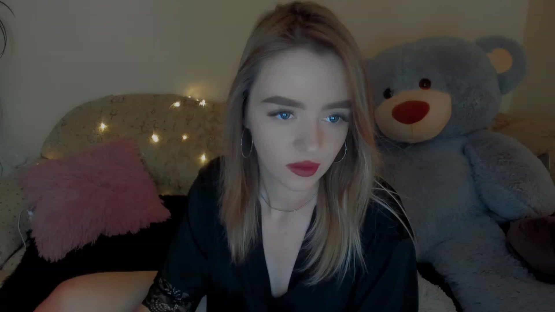 Gallery image thumbnail from VitoriaKlaim's myfreecams stream on, 12/07/2022, 11:46 image 13 of 20