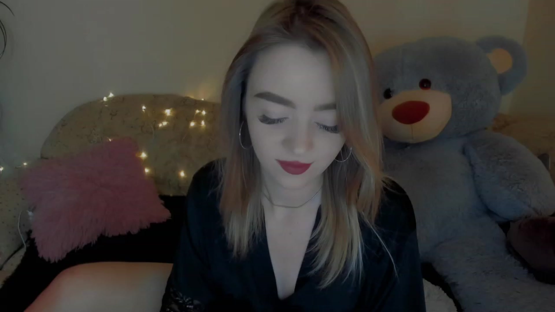 Gallery image thumbnail from VitoriaKlaim's myfreecams stream on, 12/07/2022, 11:46 image 12 of 20