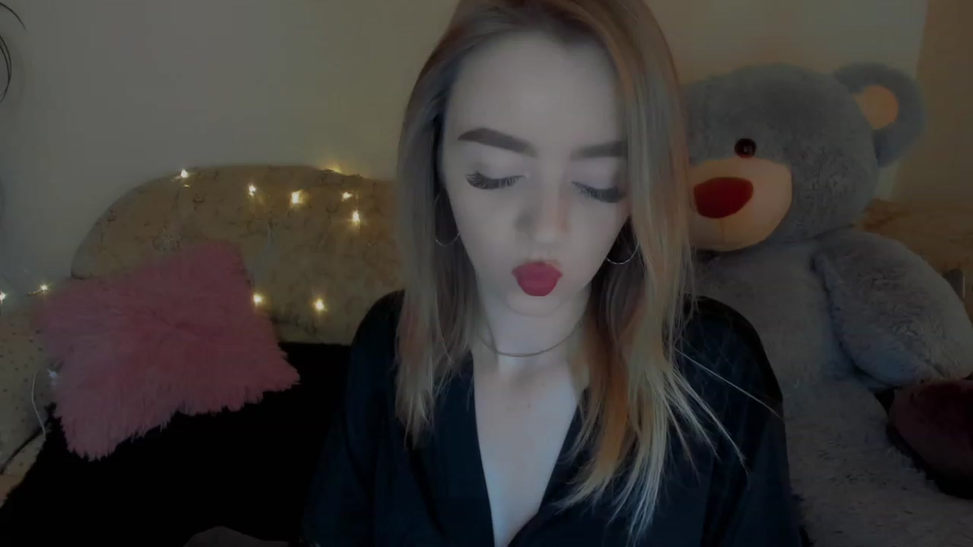 Gallery image thumbnail from VitoriaKlaim's myfreecams stream on, 12/07/2022, 11:46 image 18 of 20