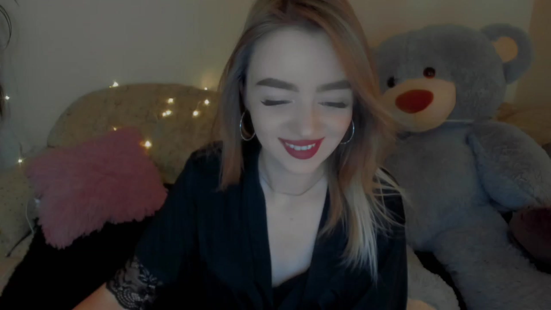 Gallery image thumbnail from VitoriaKlaim's myfreecams stream on, 12/07/2022, 11:46 image 2 of 20