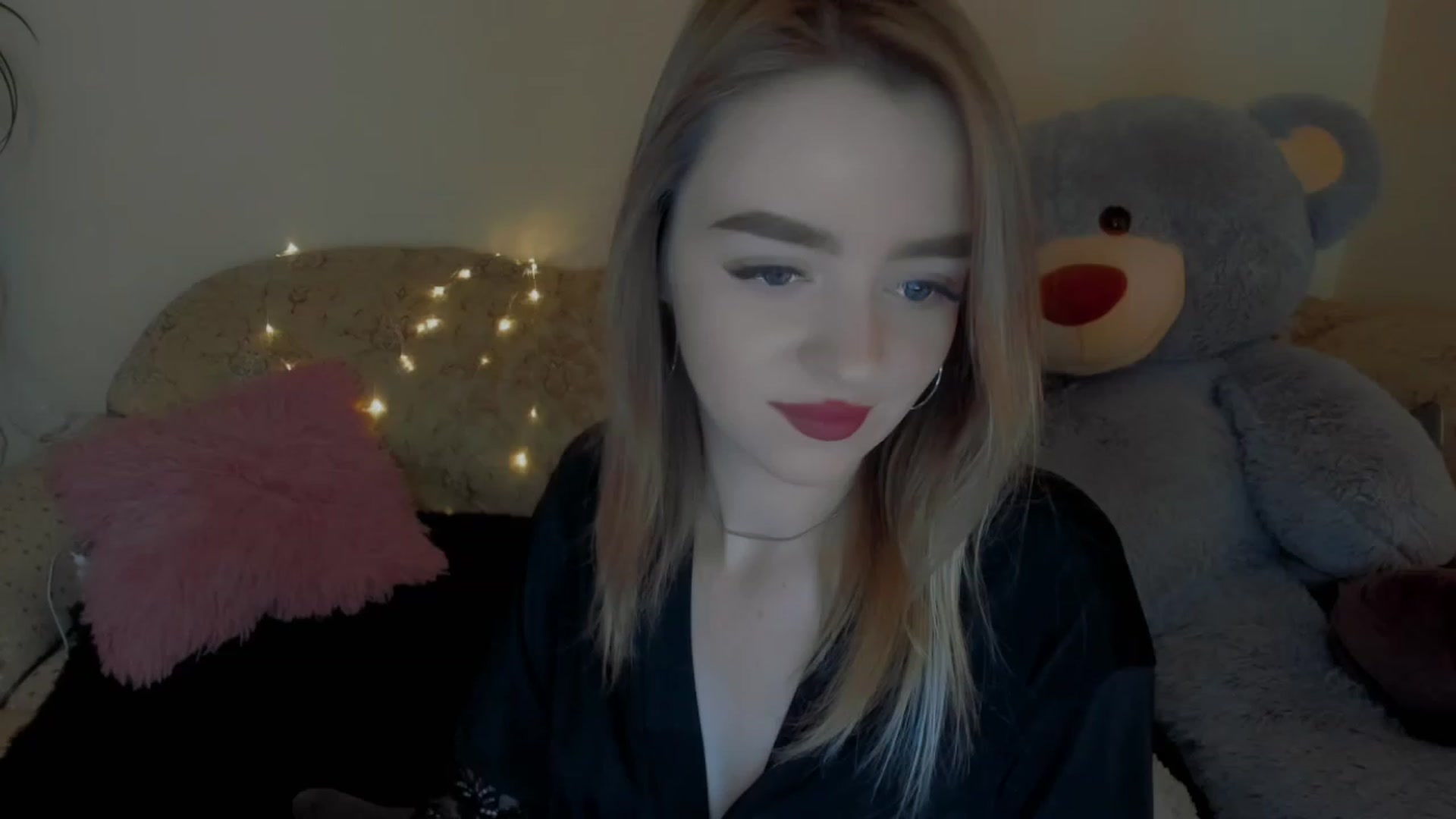 Gallery image thumbnail from VitoriaKlaim's myfreecams stream on, 12/07/2022, 11:46 image 19 of 20