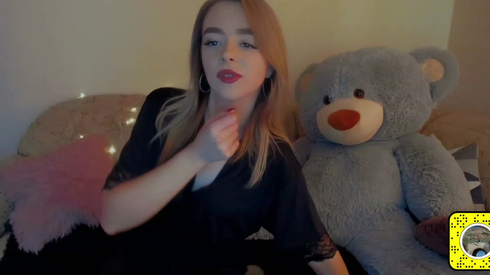 Gallery image thumbnail from VitoriaKlaim's myfreecams stream on, 12/07/2022, 12:46 image 17 of 20