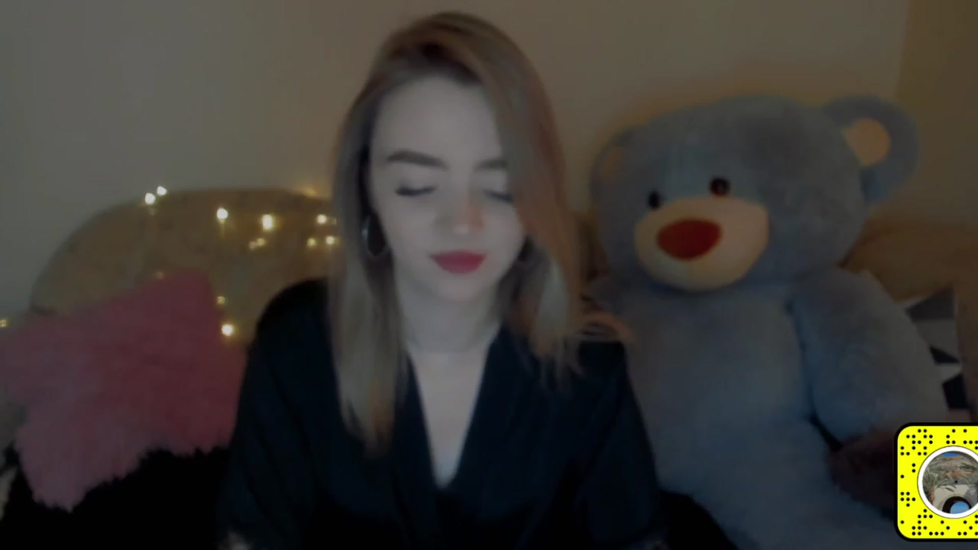 Gallery image thumbnail from VitoriaKlaim's myfreecams stream on, 12/07/2022, 12:46 image 15 of 20