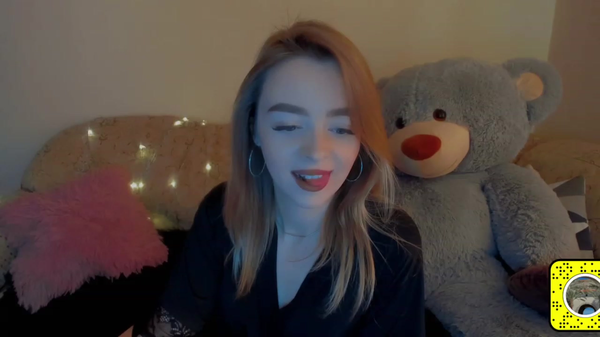 Gallery image thumbnail from VitoriaKlaim's myfreecams stream on, 12/07/2022, 12:46 image 18 of 20