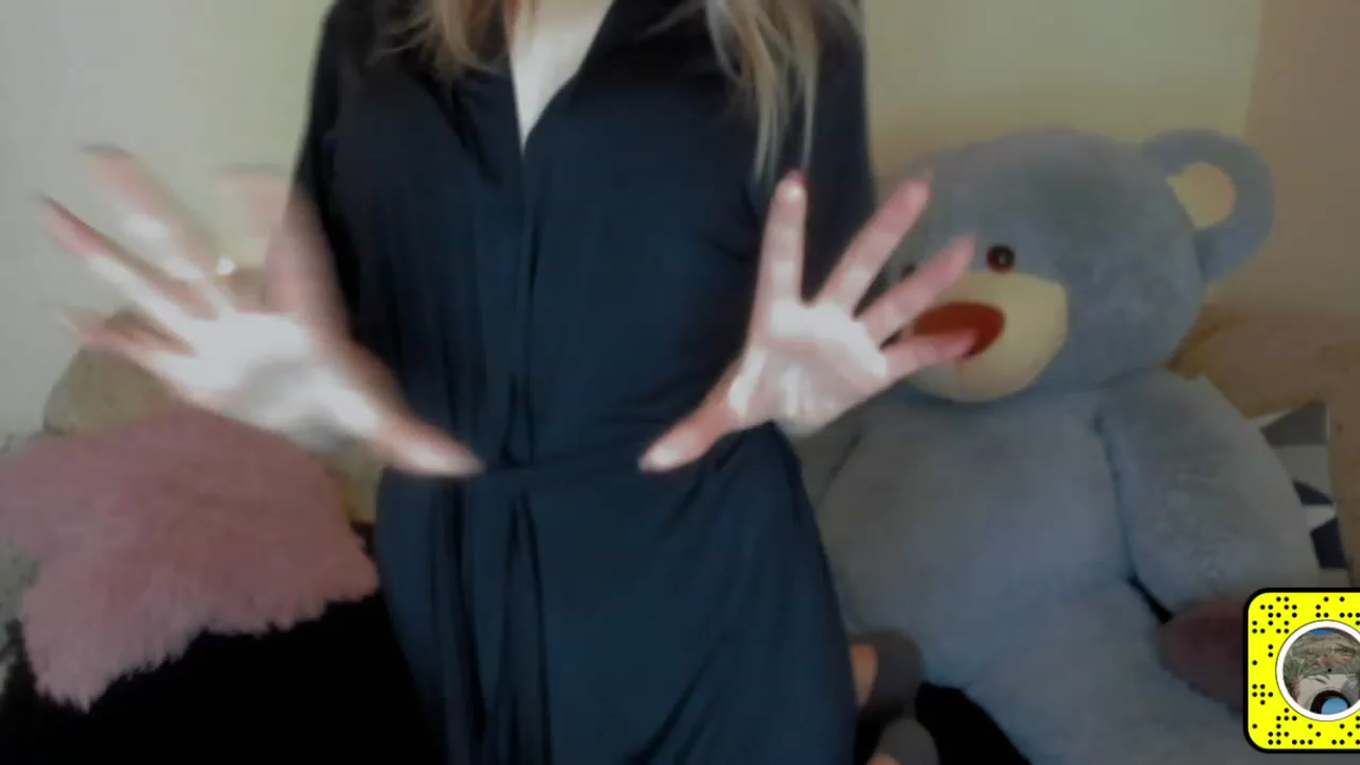 Gallery image thumbnail from VitoriaKlaim's myfreecams stream on, 12/07/2022, 12:46 image 2 of 20
