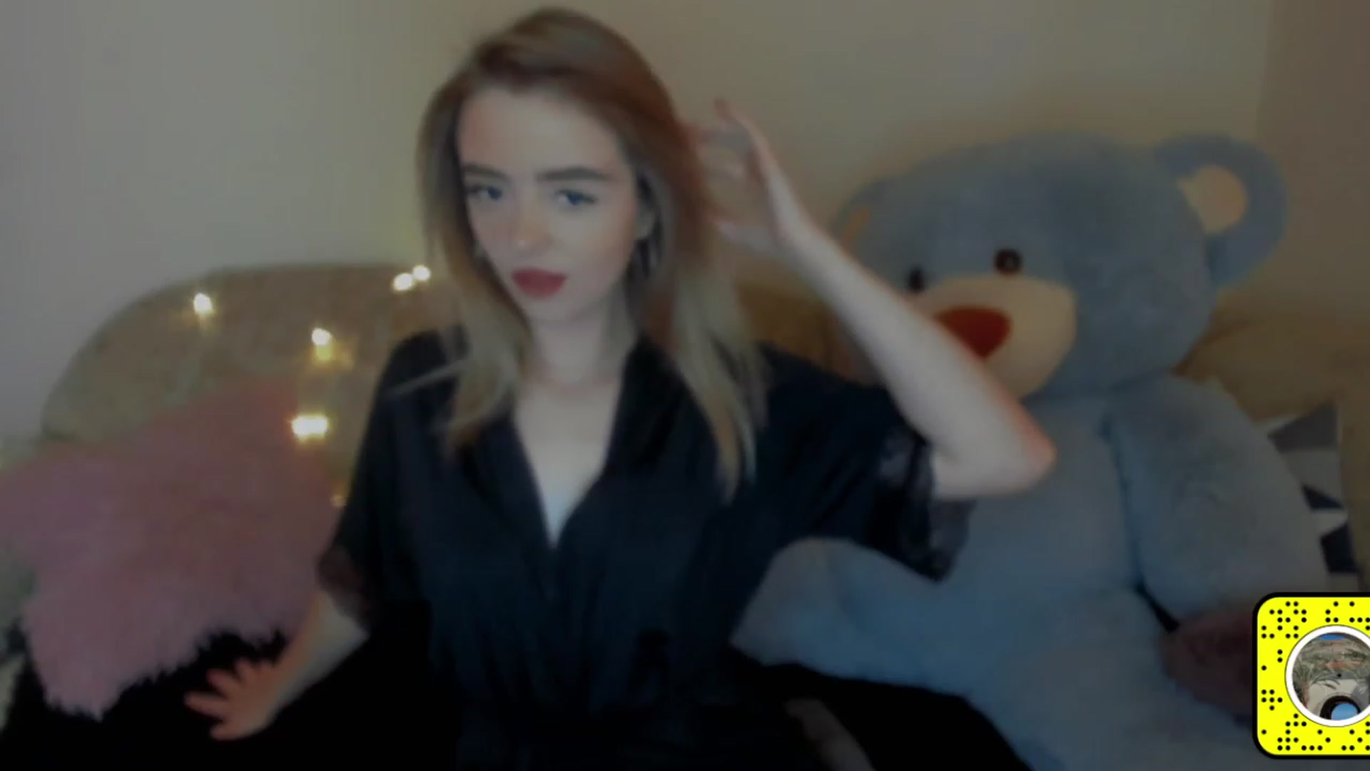 Gallery image thumbnail from VitoriaKlaim's myfreecams stream on, 12/07/2022, 12:46 image 12 of 20