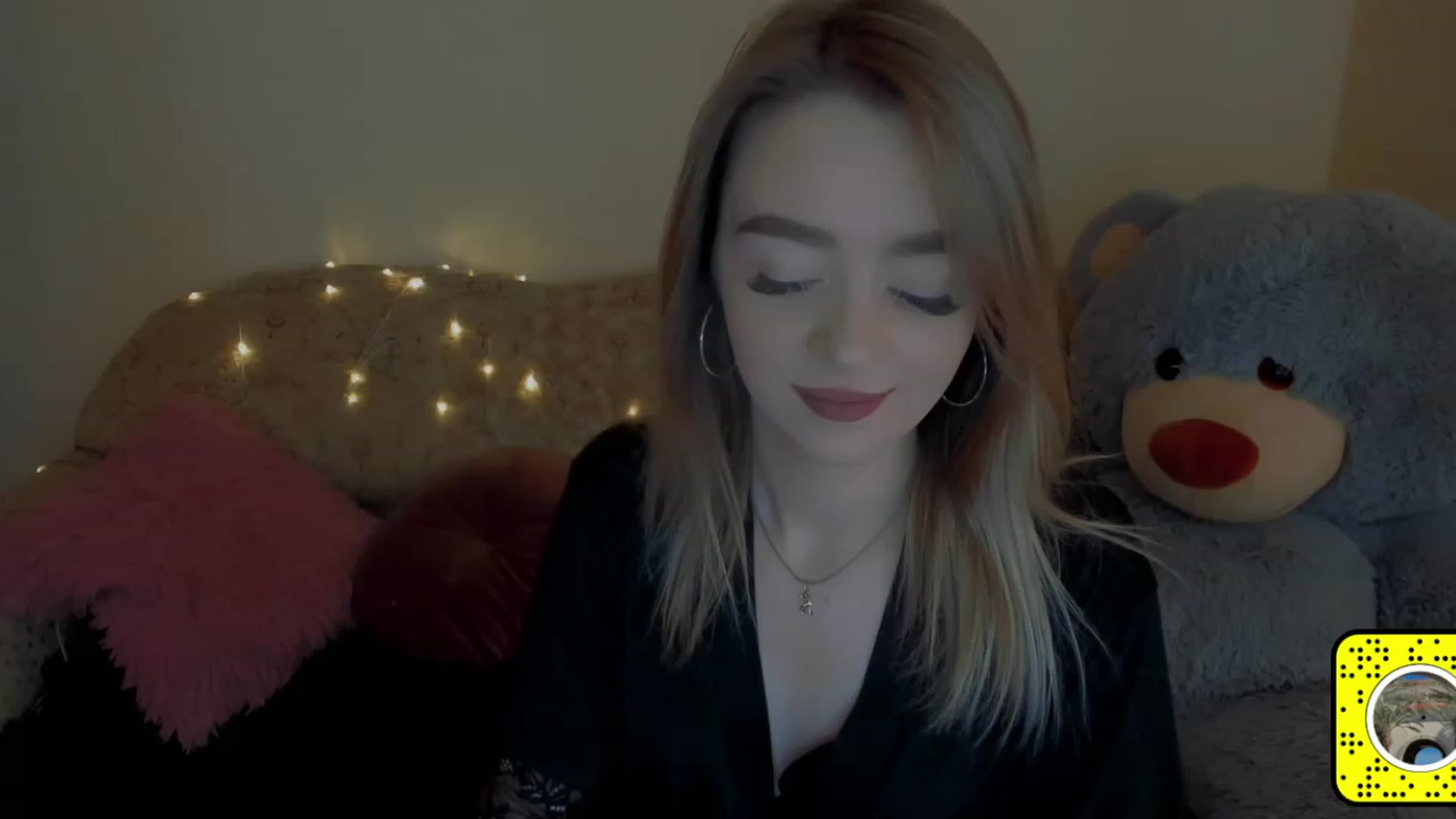 Gallery image thumbnail from VitoriaKlaim's myfreecams stream on, 12/08/2022, 11:55 image 18 of 20