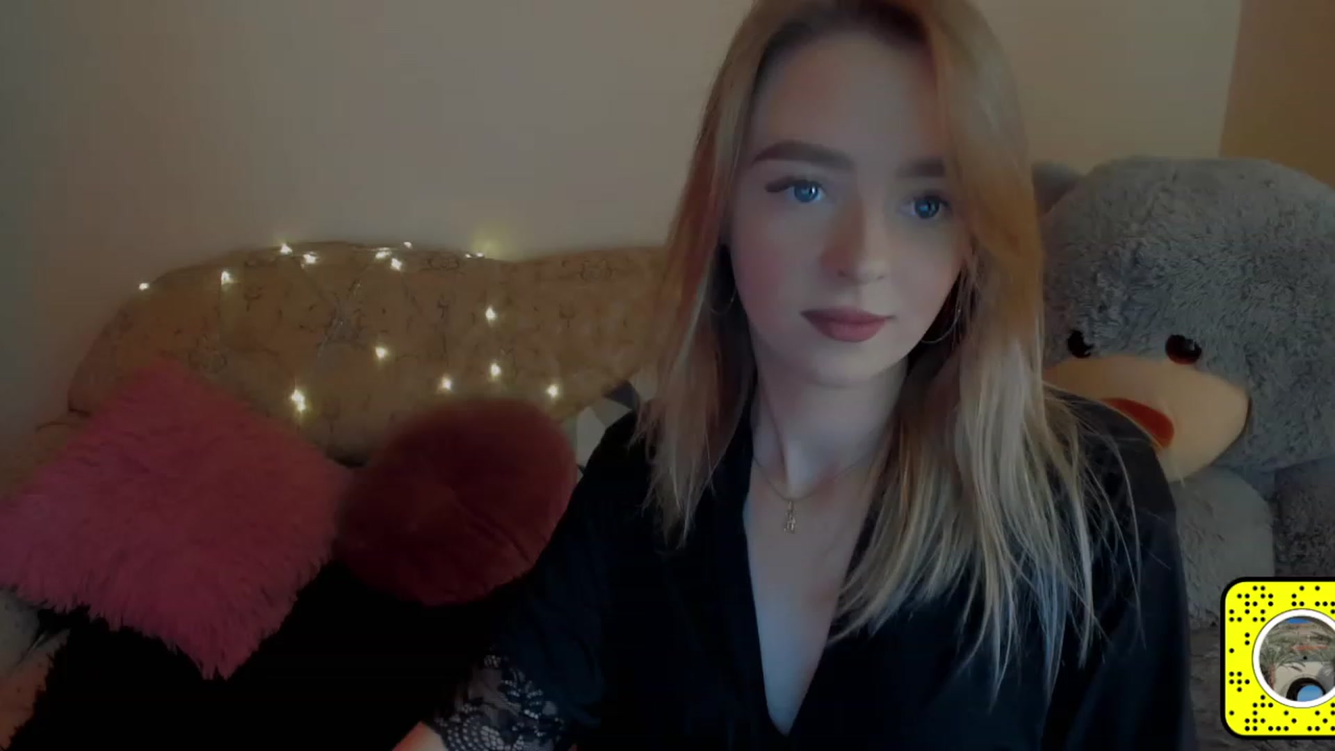 Gallery image thumbnail from VitoriaKlaim's myfreecams stream on, 12/08/2022, 11:55 image 8 of 20