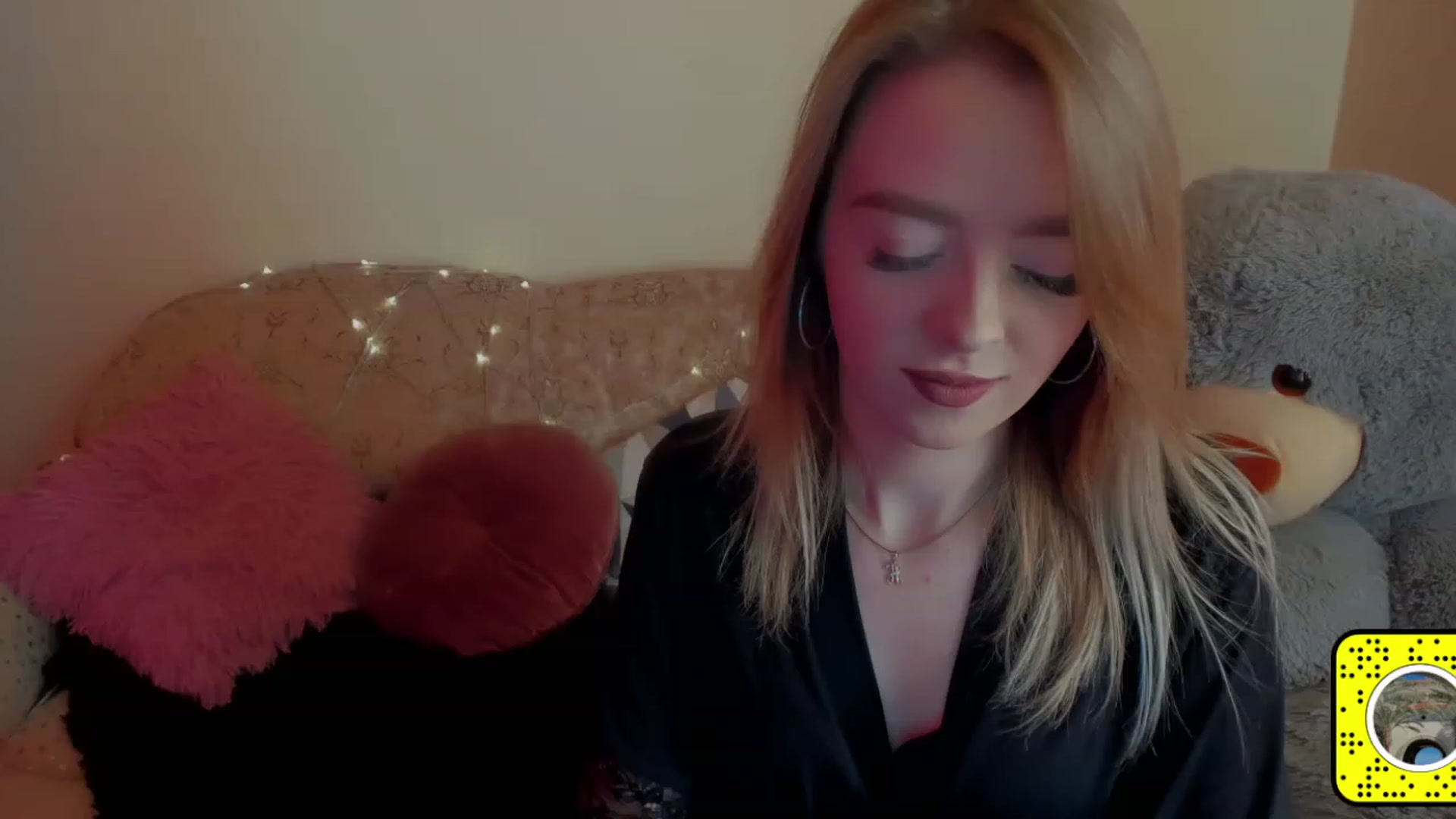 Gallery image thumbnail from VitoriaKlaim's myfreecams stream on, 12/08/2022, 11:55 image 5 of 20
