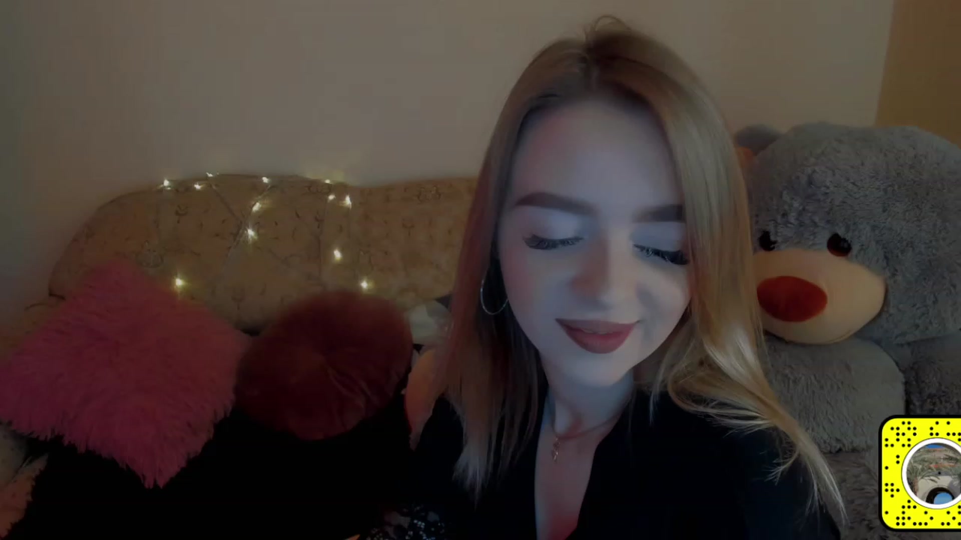 Gallery image thumbnail from VitoriaKlaim's myfreecams stream on, 12/08/2022, 11:55 image 14 of 20