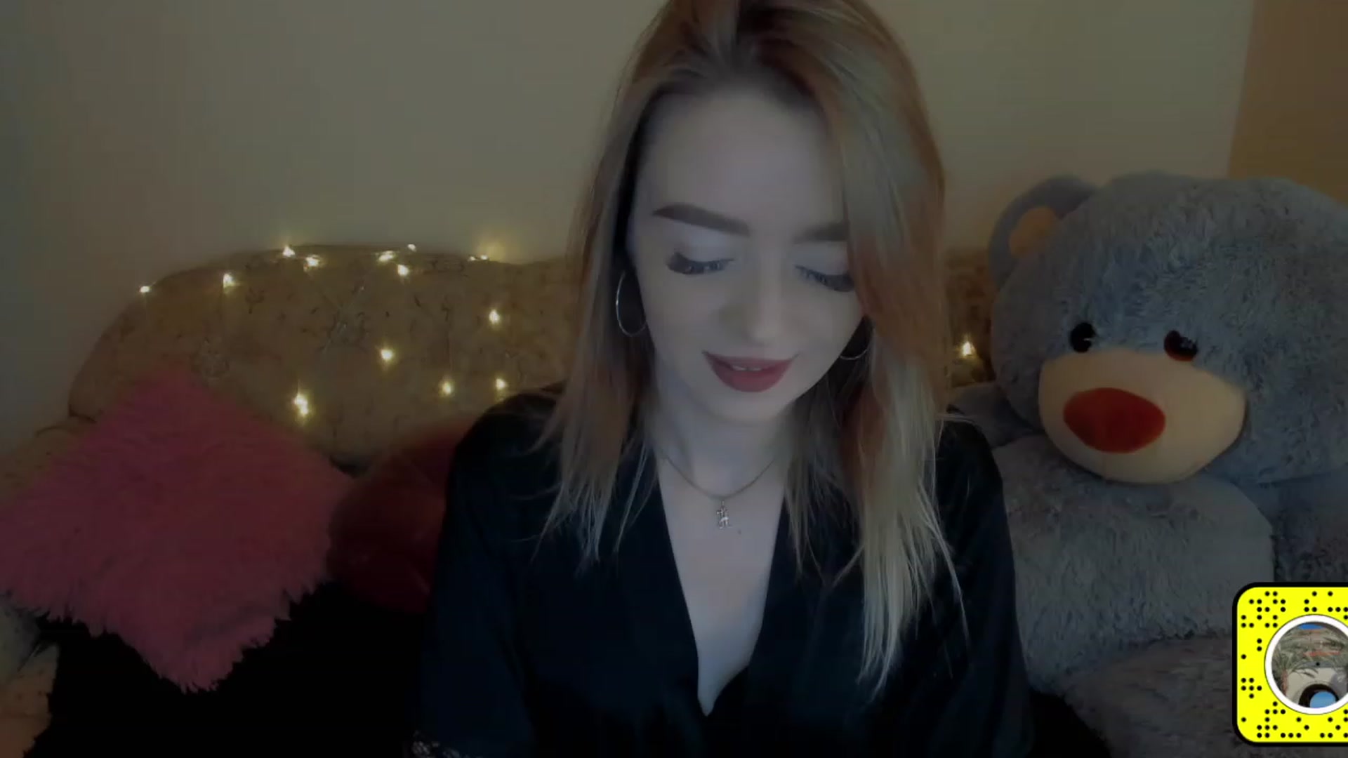 Gallery image thumbnail from VitoriaKlaim's myfreecams stream on, 12/08/2022, 11:55 image 16 of 20