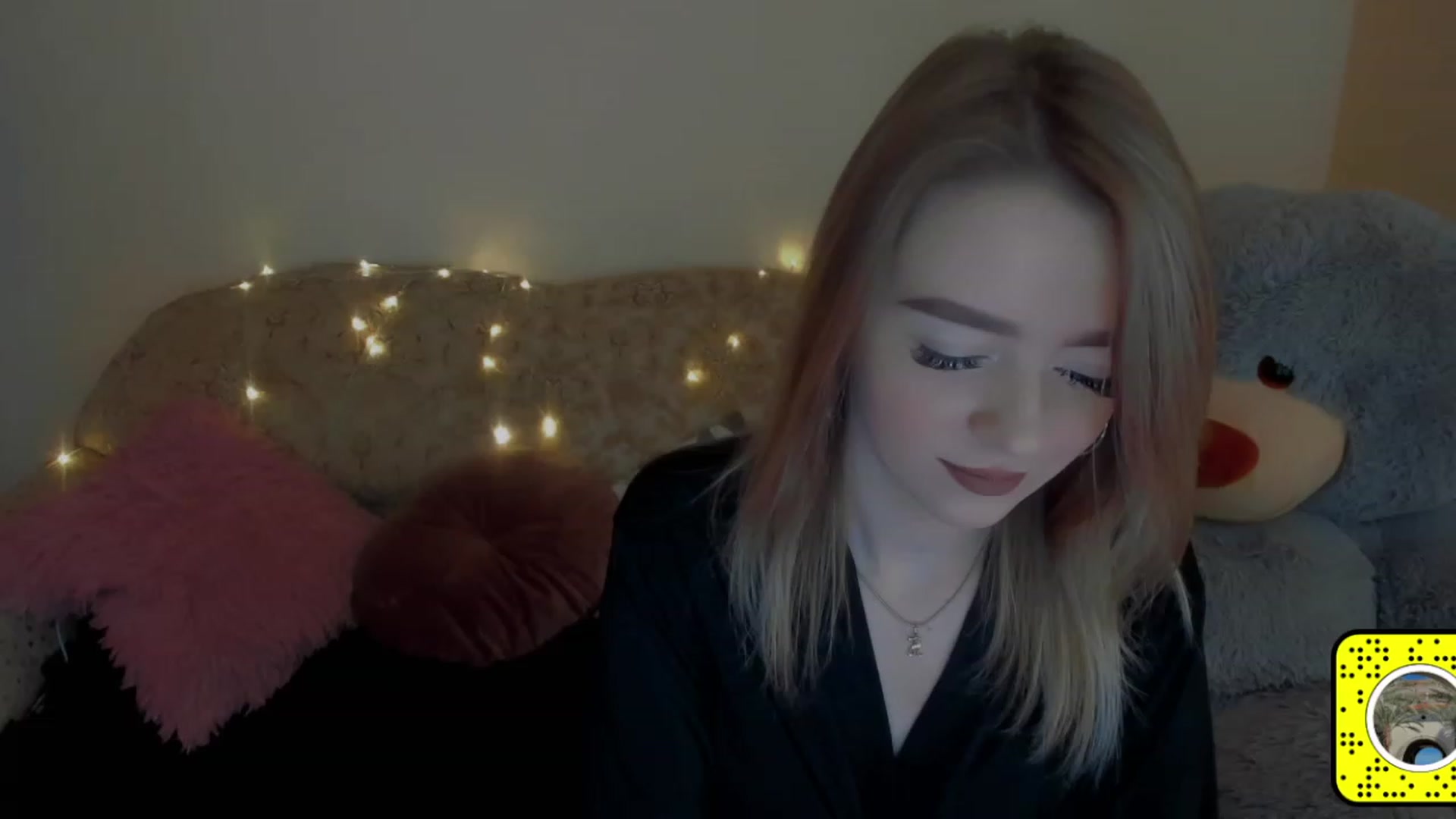 Gallery image thumbnail from VitoriaKlaim's myfreecams stream on, 12/08/2022, 11:55 image 20 of 20