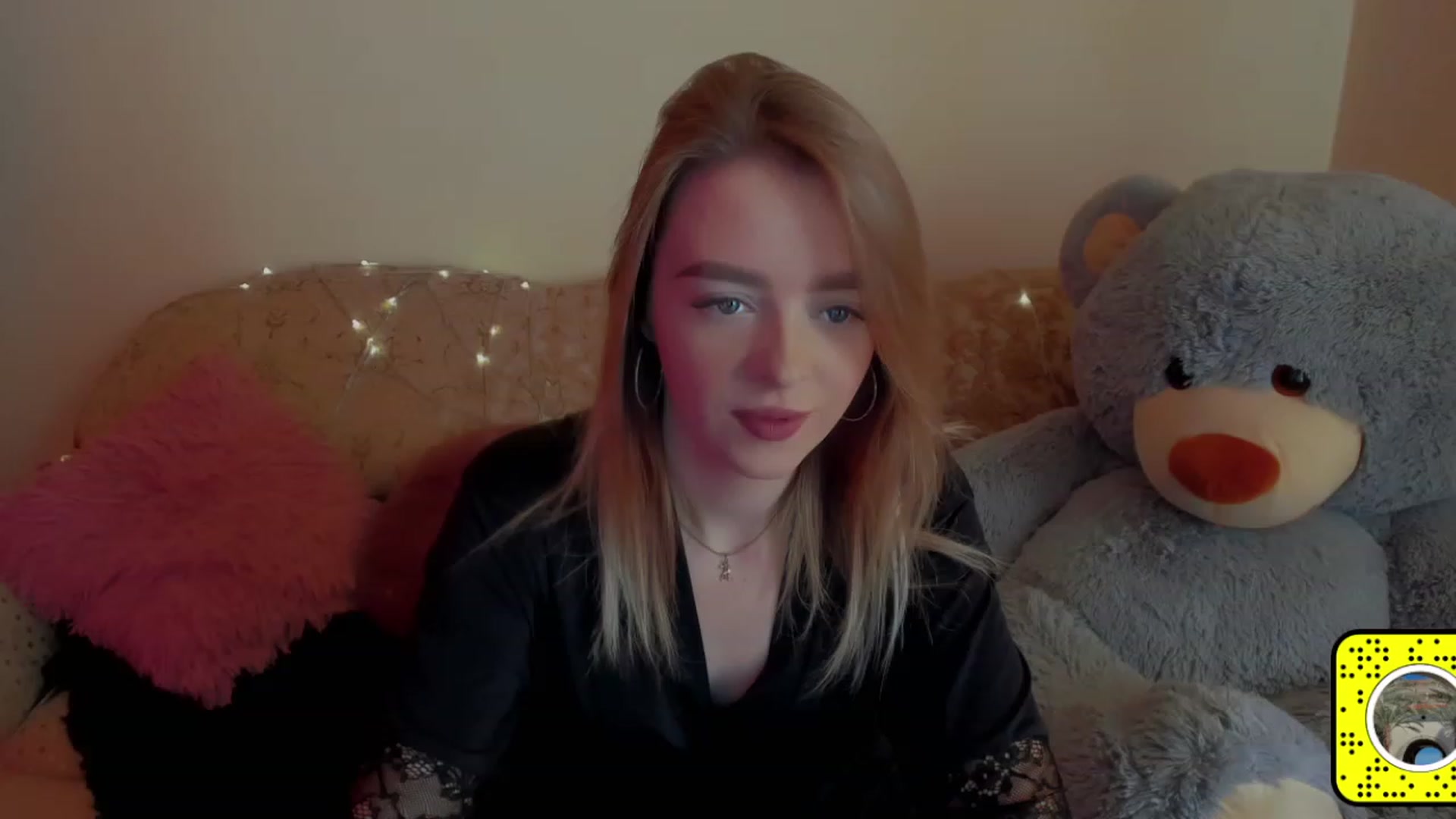 Gallery image thumbnail from VitoriaKlaim's myfreecams stream on, 12/08/2022, 11:55 image 4 of 20