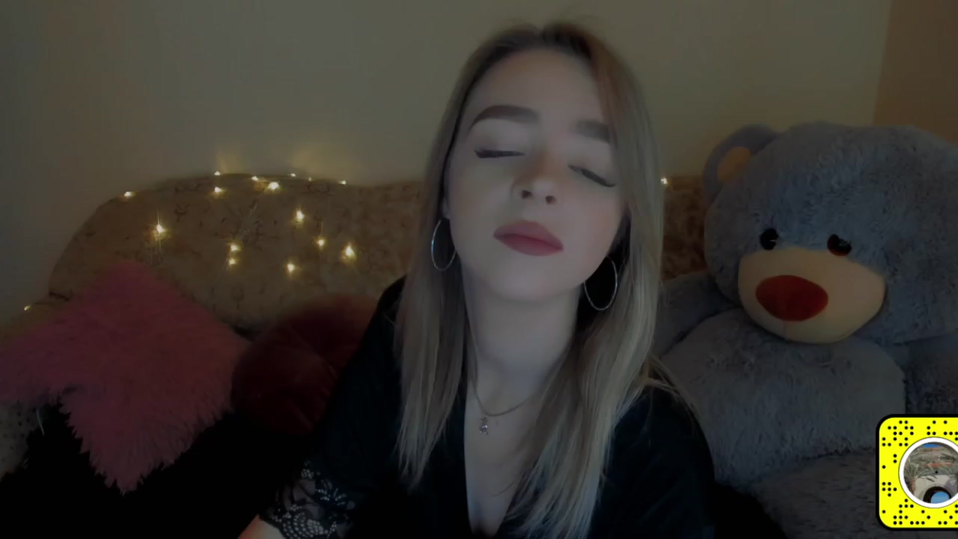 Gallery image thumbnail from VitoriaKlaim's myfreecams stream on, 12/08/2022, 11:55 image 19 of 20