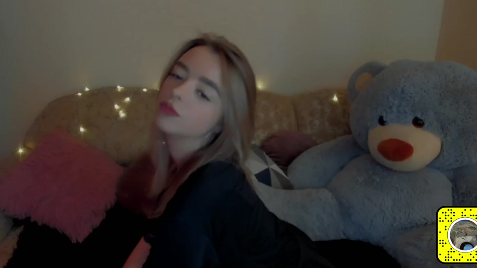 Gallery image thumbnail from VitoriaKlaim's myfreecams stream on, 12/08/2022, 11:55 image 12 of 20