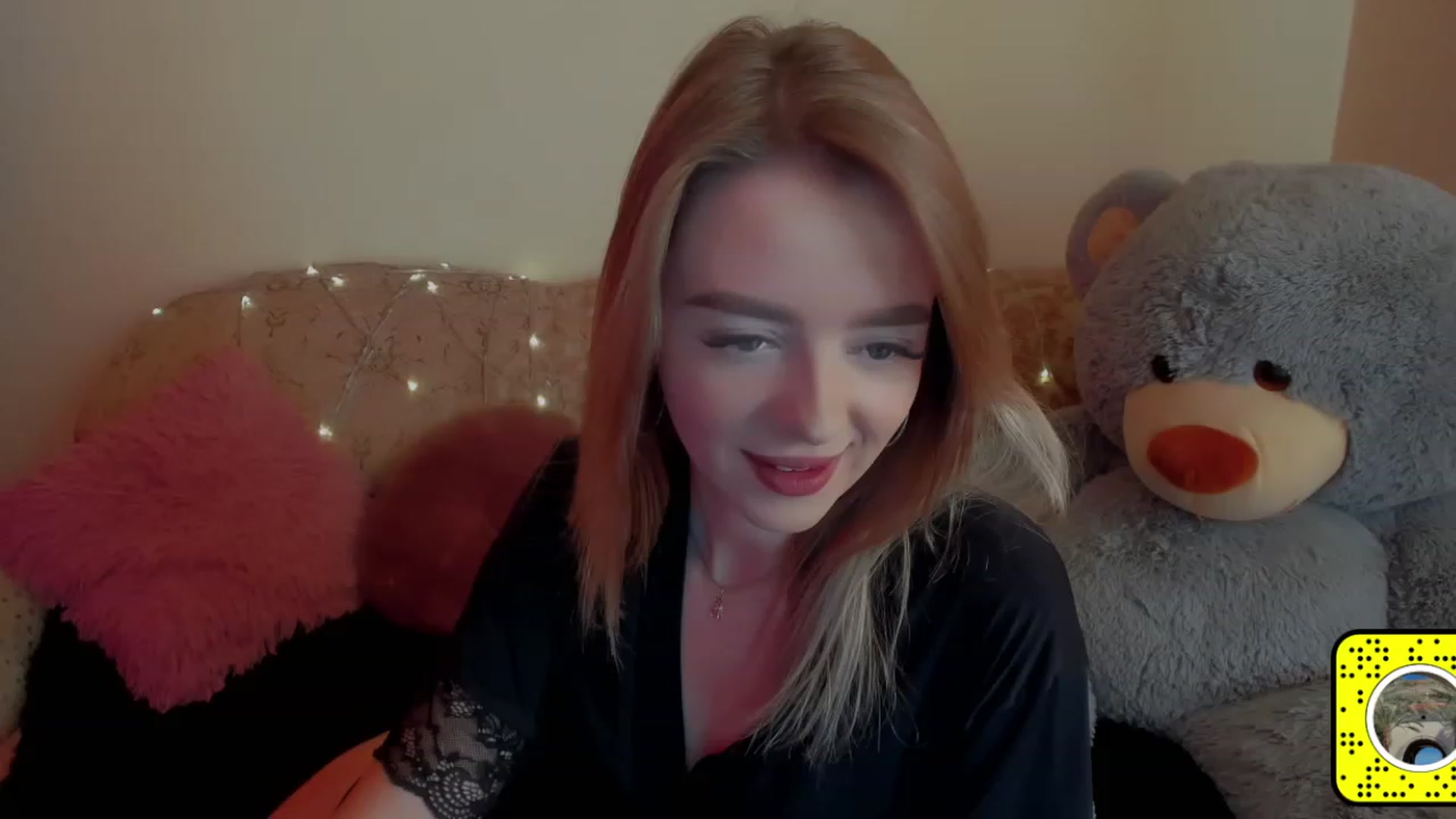 Gallery image thumbnail from VitoriaKlaim's myfreecams stream on, 12/08/2022, 11:55 image 2 of 20