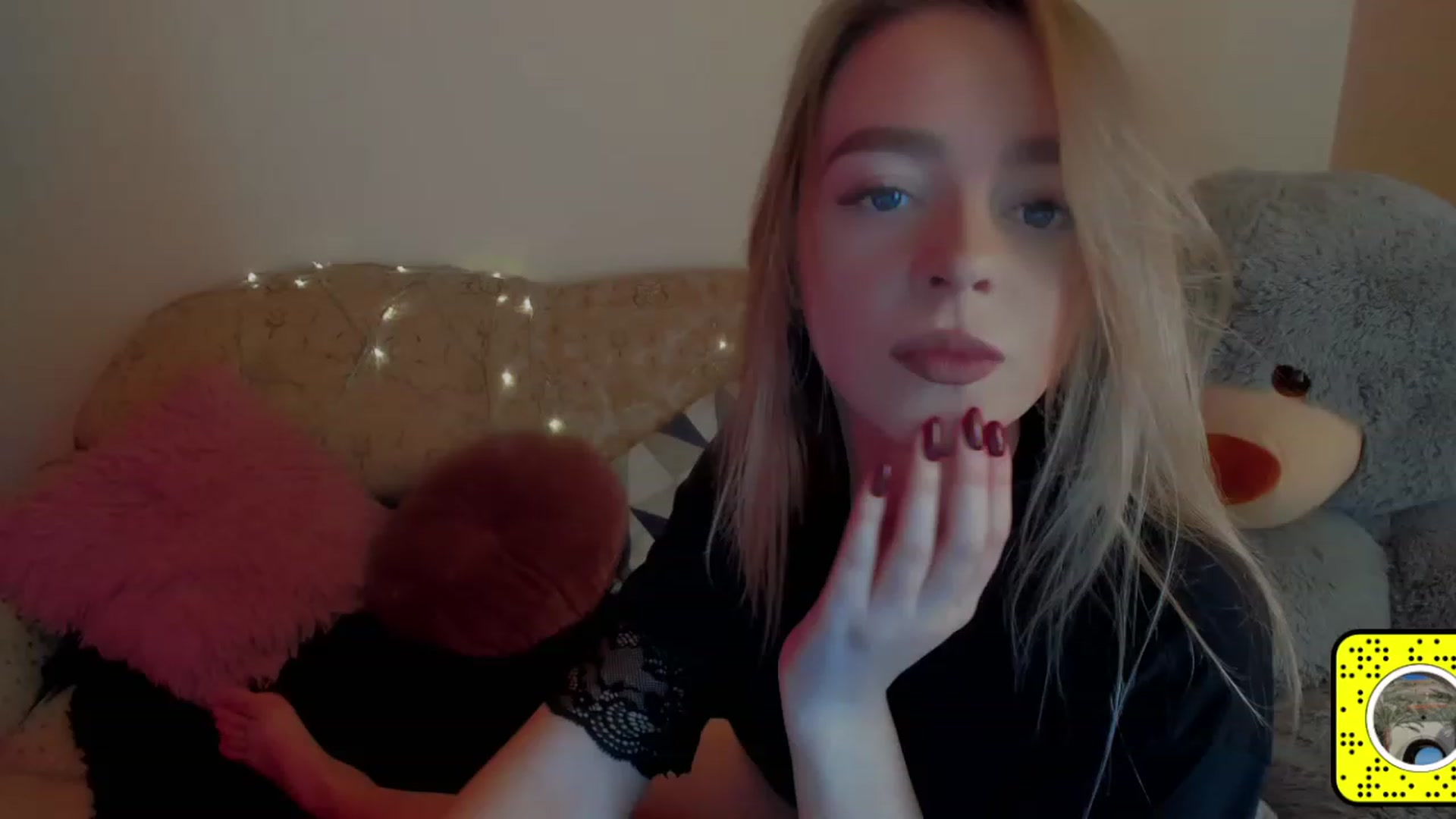 Gallery image thumbnail from VitoriaKlaim's myfreecams stream on, 12/08/2022, 11:55 image 6 of 20