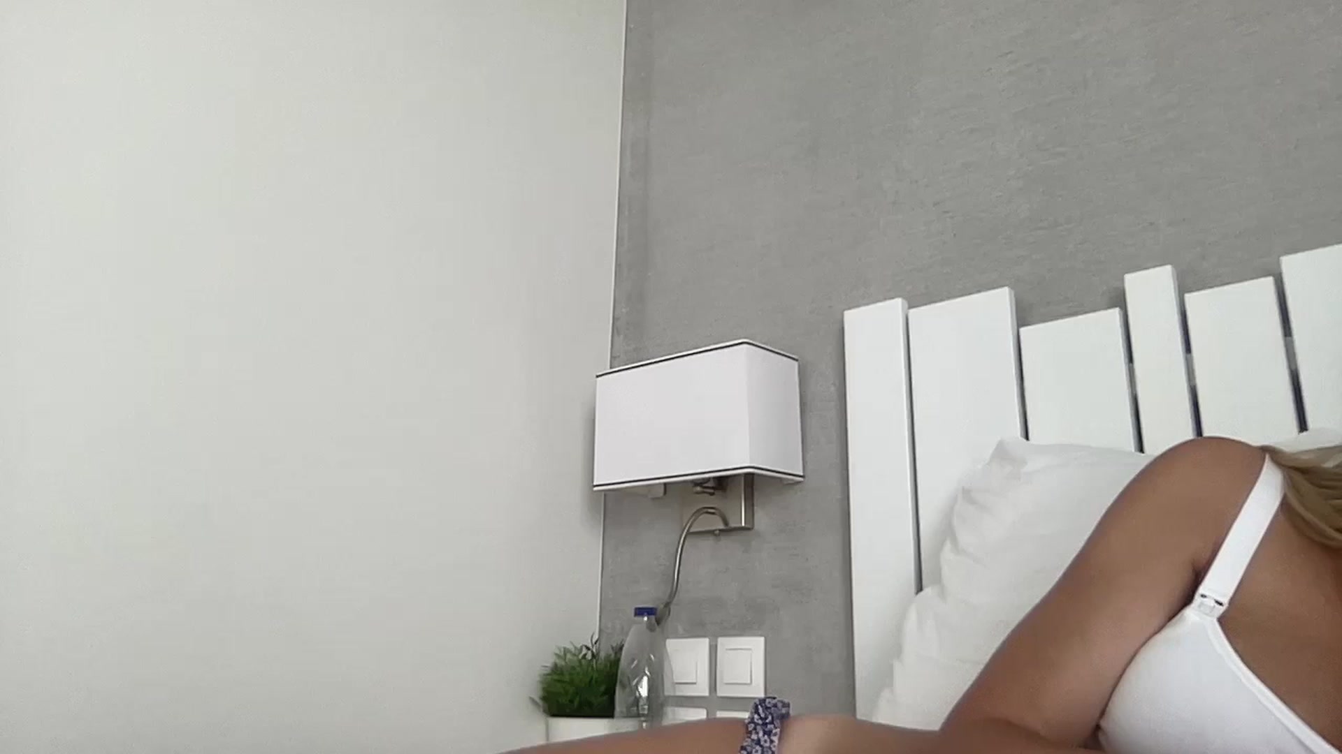 Gallery image thumbnail from VivianisHere's myfreecams stream on, 09/25/2023, 06:50 image 14 of 20