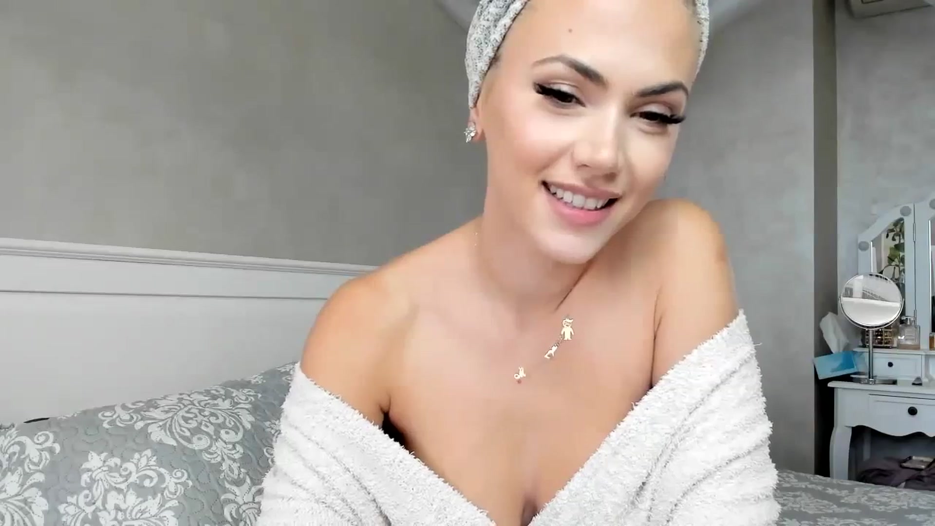 Gallery image thumbnail from VivianisHere's myfreecams stream on, 11/15/2023, 08:17 image 12 of 20