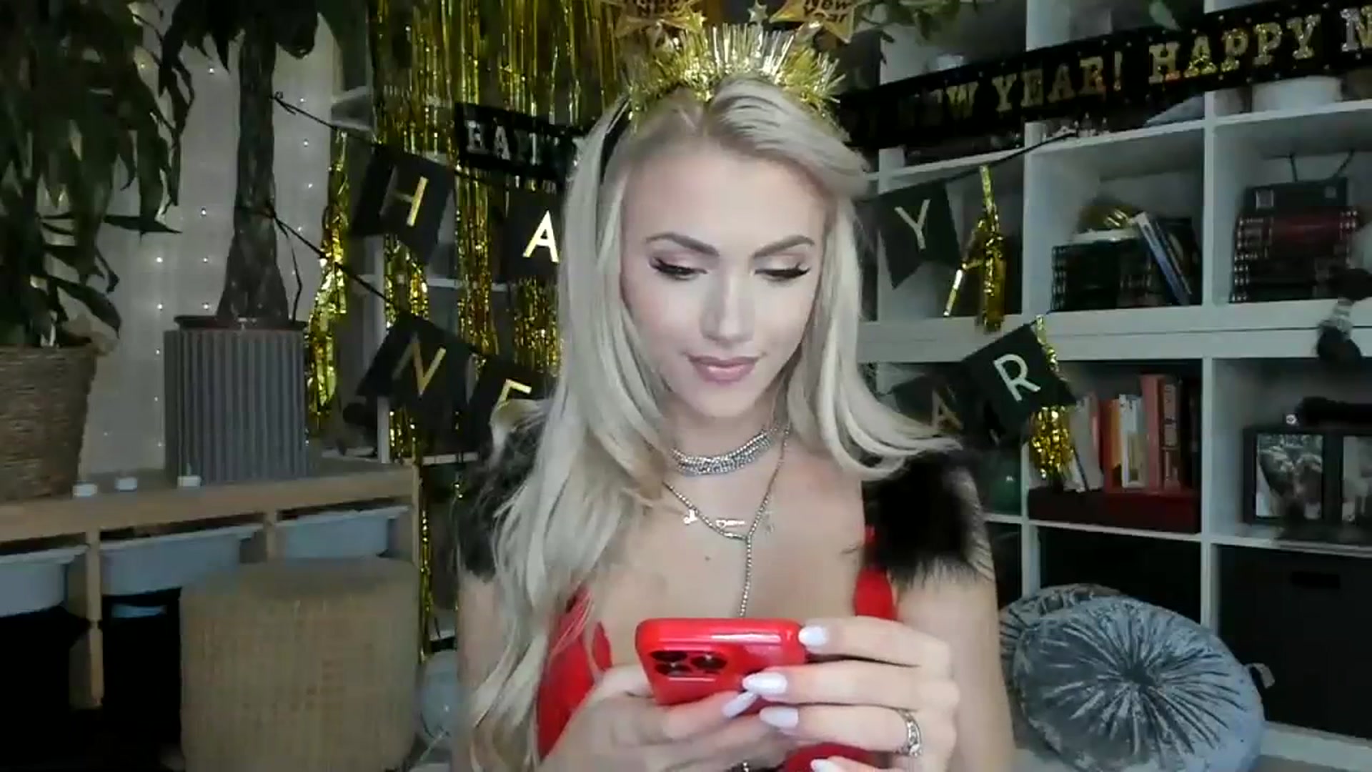 Gallery image thumbnail from VivianisHere's myfreecams stream on, 12/31/2023, 18:56 image 8 of 20