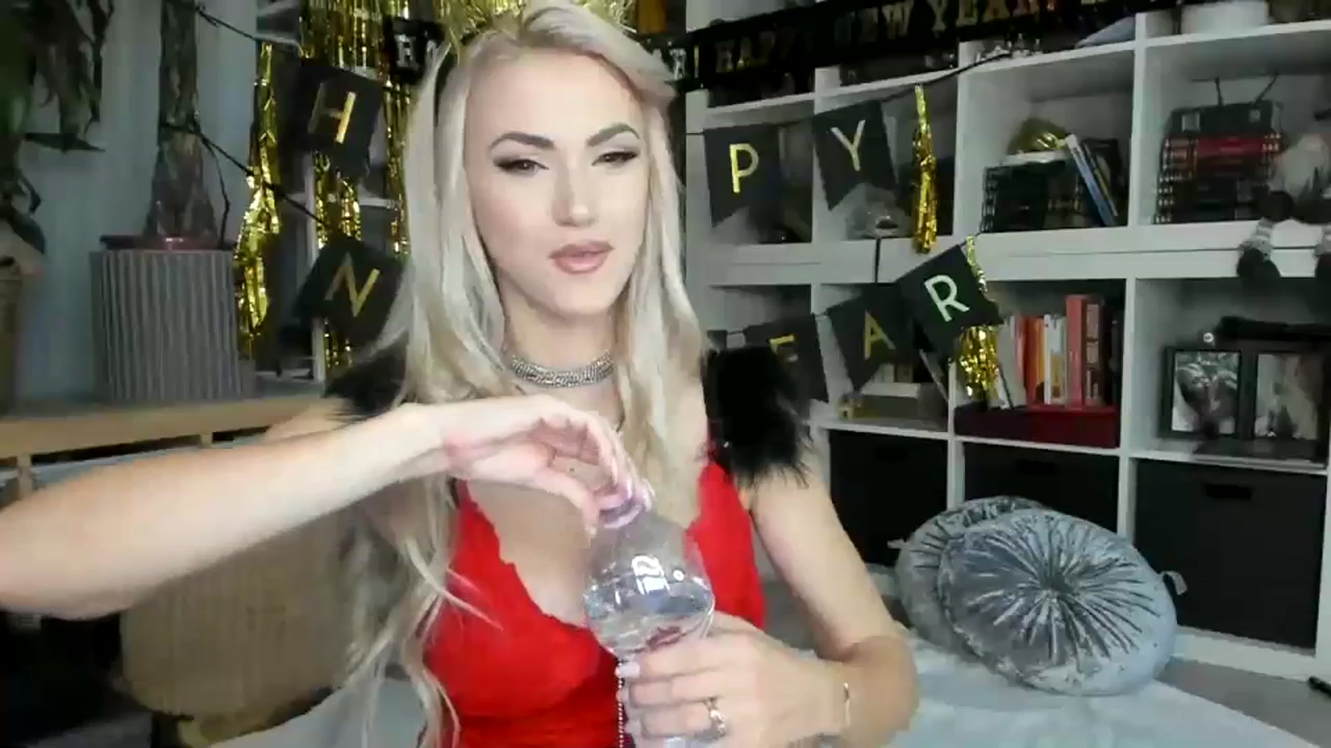 Gallery image thumbnail from VivianisHere's myfreecams stream on, 12/31/2023, 18:56 image 15 of 20