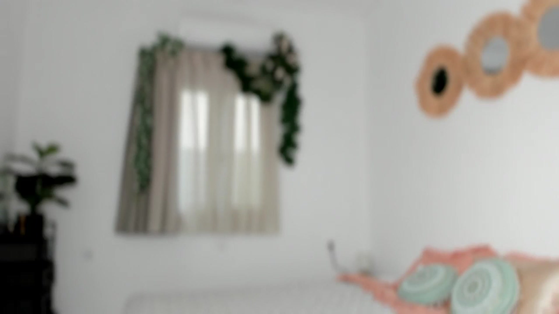 Gallery image thumbnail from VivianisHere's myfreecams stream on, 05/09/2024, 07:11 image 17 of 20