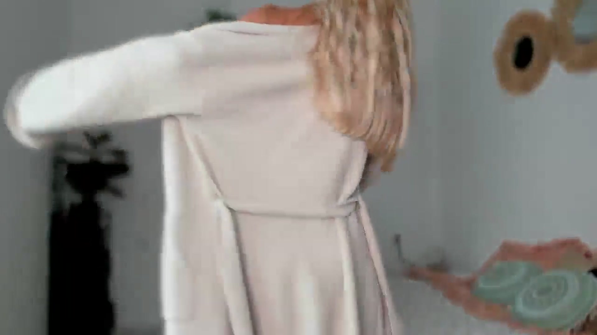 Gallery image thumbnail from VivianisHere's myfreecams stream on, 05/09/2024, 07:49 image 14 of 20