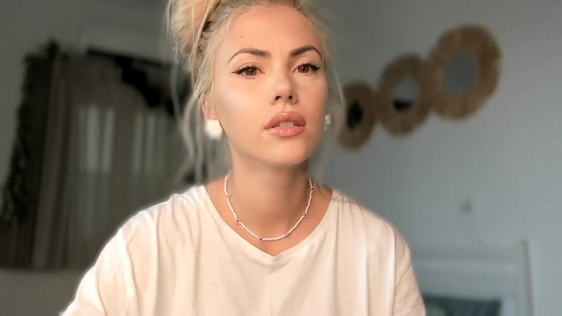 Gallery image thumbnail from VivianisHere's myfreecams stream on, 07/29/2024, 06:02 image 6 of 20