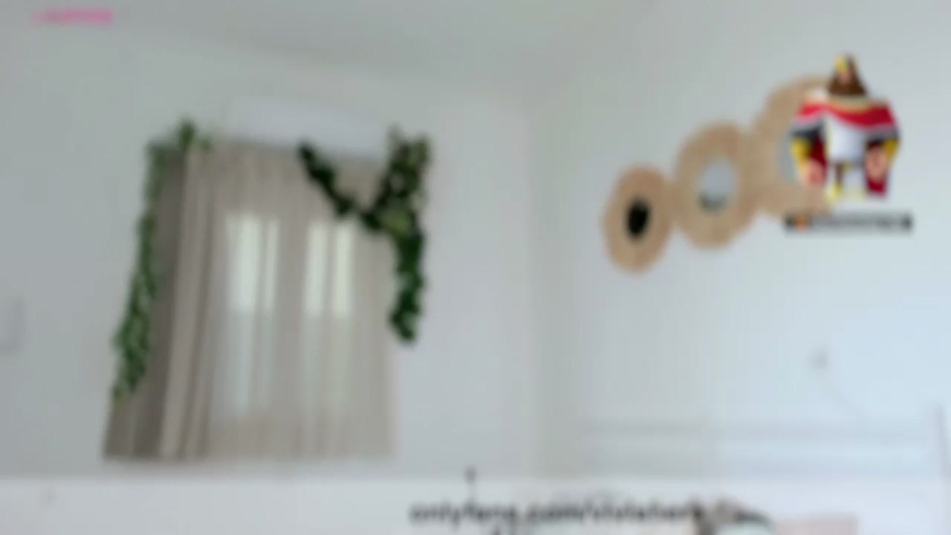 Gallery image thumbnail from VivianisHere's myfreecams stream on, 08/03/2024, 07:06 image 17 of 20